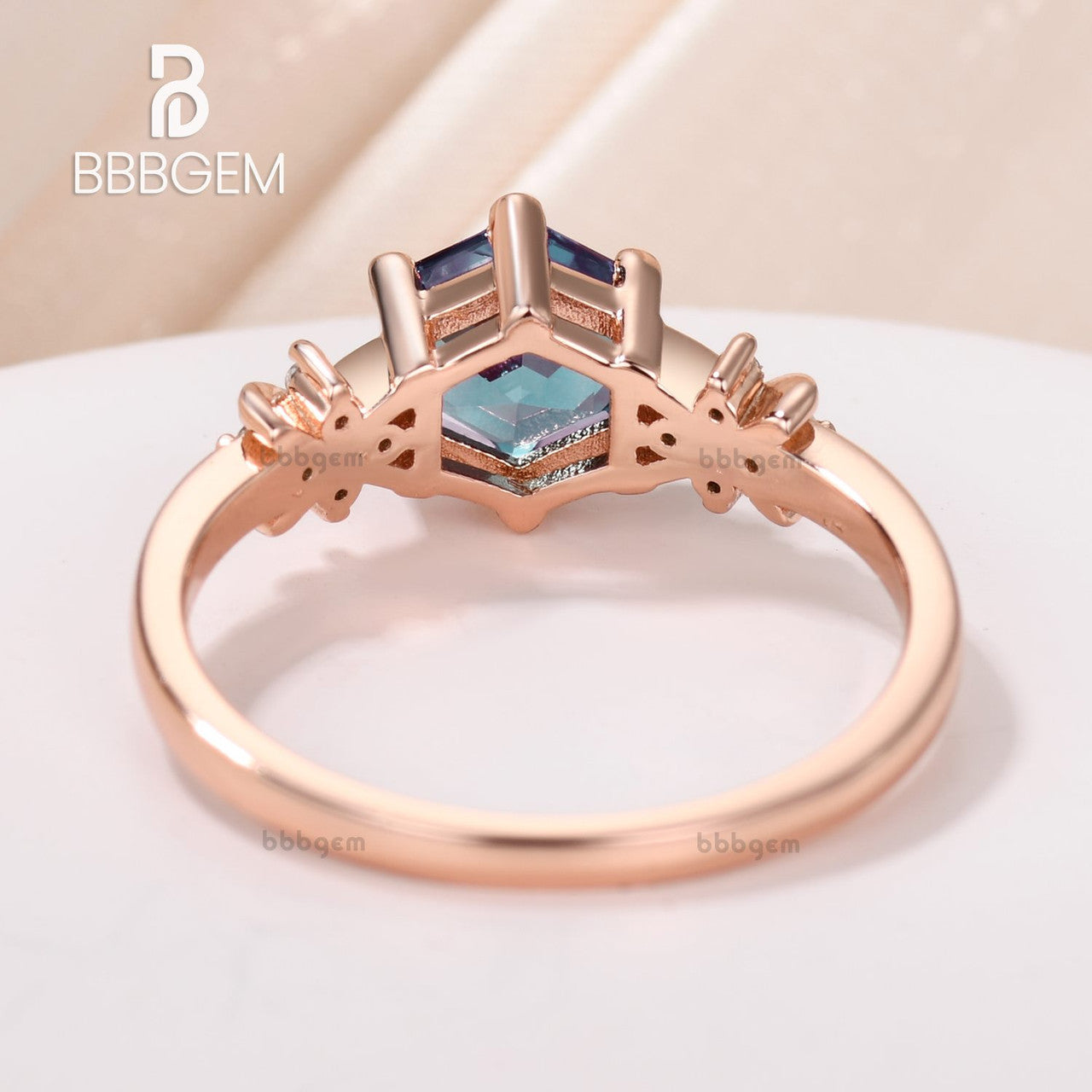 Hexagon Cut Lab Alexandrite Vintage Bridal Ring Set - 14K Rose Gold Kite Cut Engagement Ring for Women - Anniversary Gift, Wedding Jewelry, Proposal Present - Perfect for Bridal Shower, Valentine's Day & Special Occasions