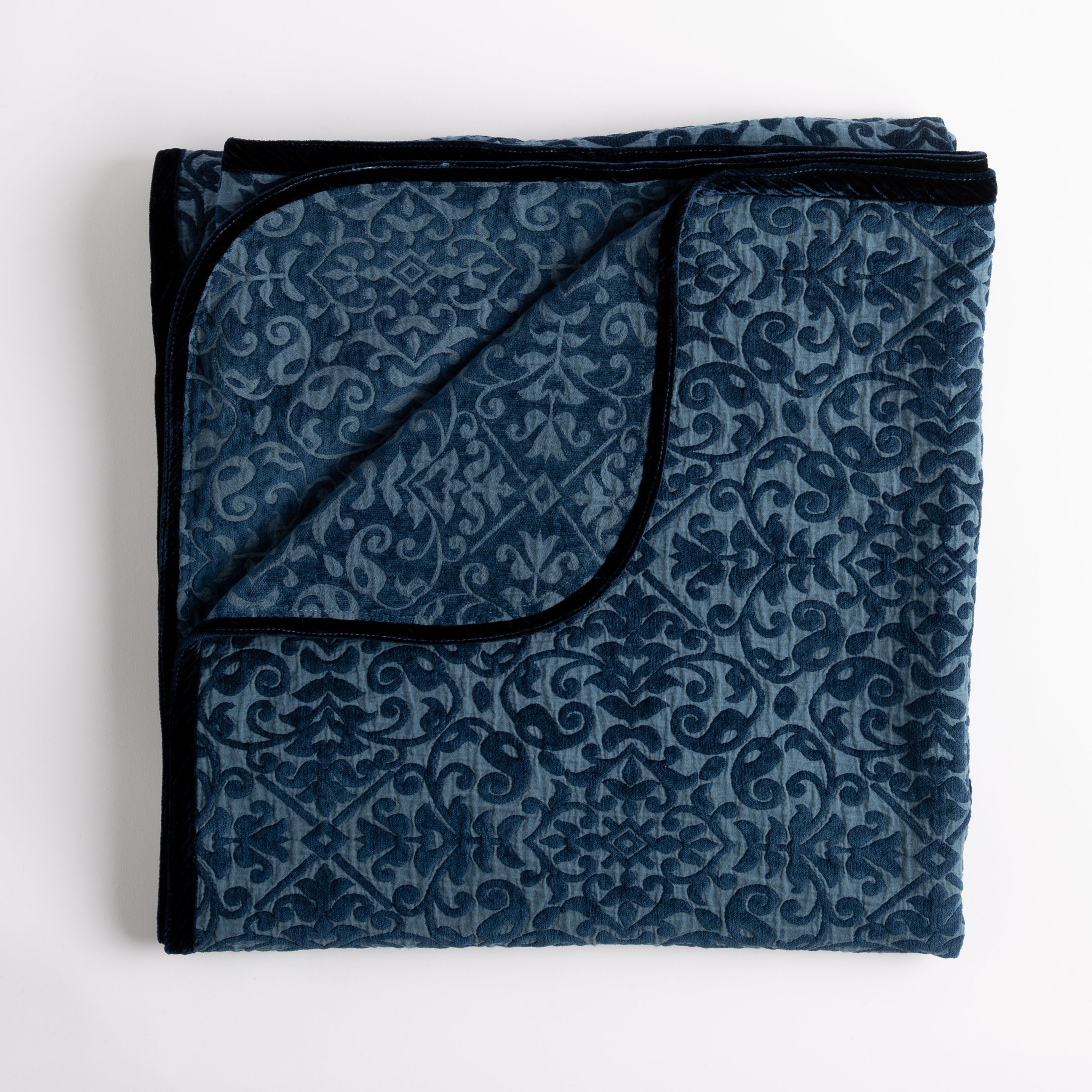 Premium Soft Vienna Blanket - Cozy & Luxurious Fleece Throw for Bed, Sofa & Travel - Perfect for Winter, Gifts & Home Decor