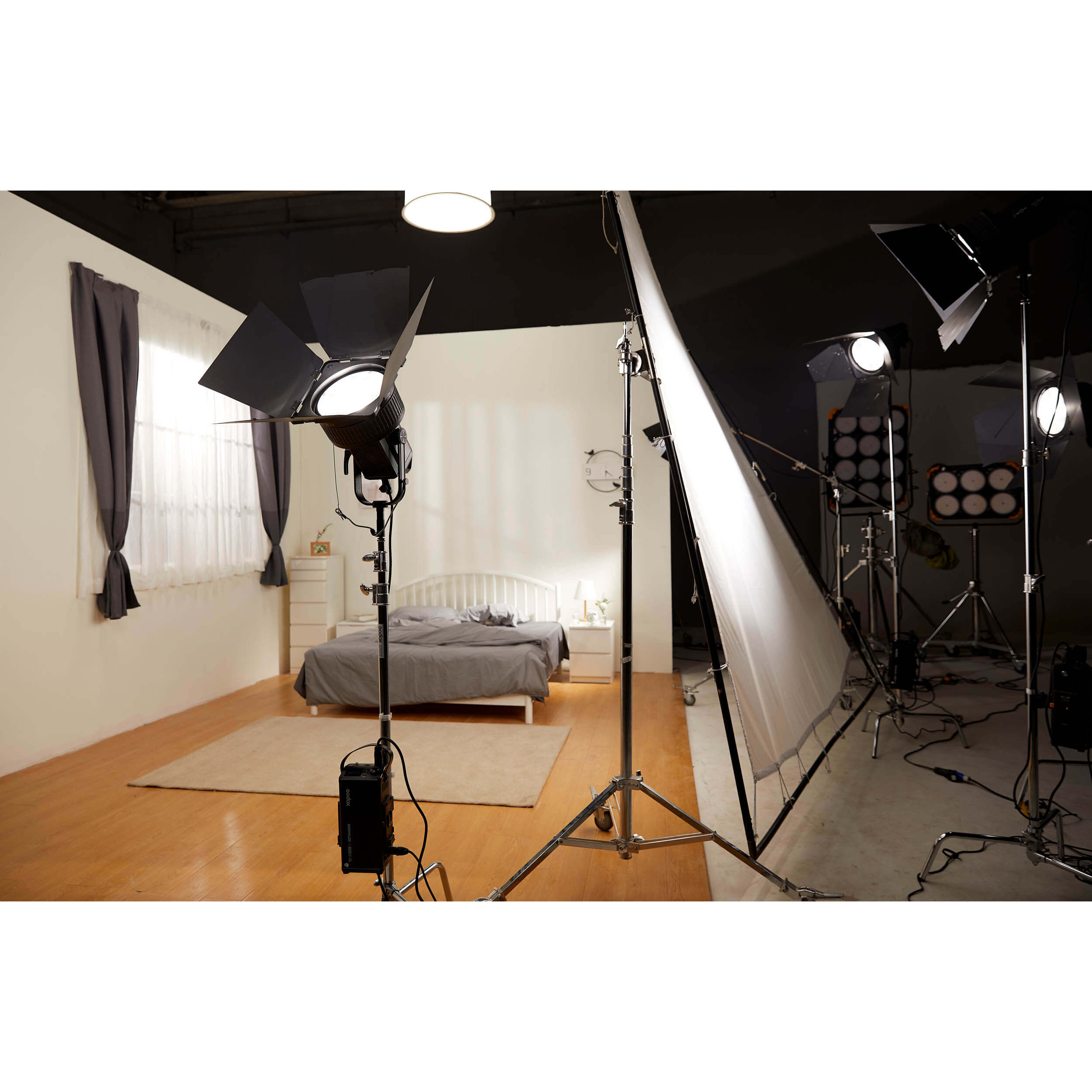 KNOWLED M600D 740W High Power LED Studio Light for Photography, Videography, and YouTube Content Creation - Perfect for Portrait, Product, and Indoor Shooting