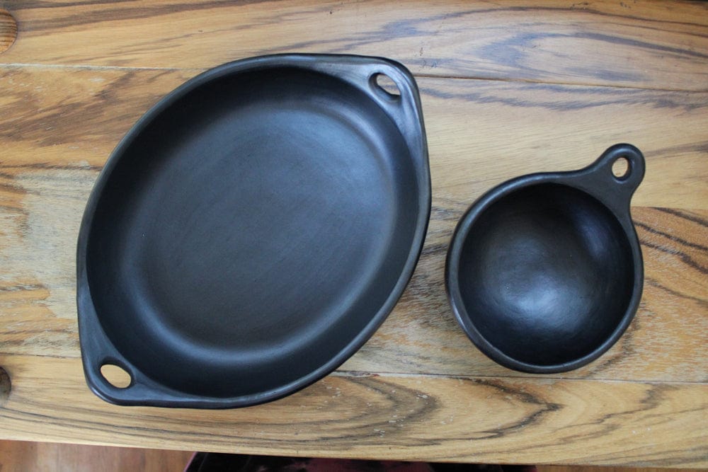 Authentic Chamba Oval Baker - Elegant & Versatile All-Natural Black Clay Platter for Baking, Roasting & Serving | Stovetop & Oven Safe | Handmade in Colombia | Perfect for Family Dinners, Holiday Meals & Gourmet Cooking