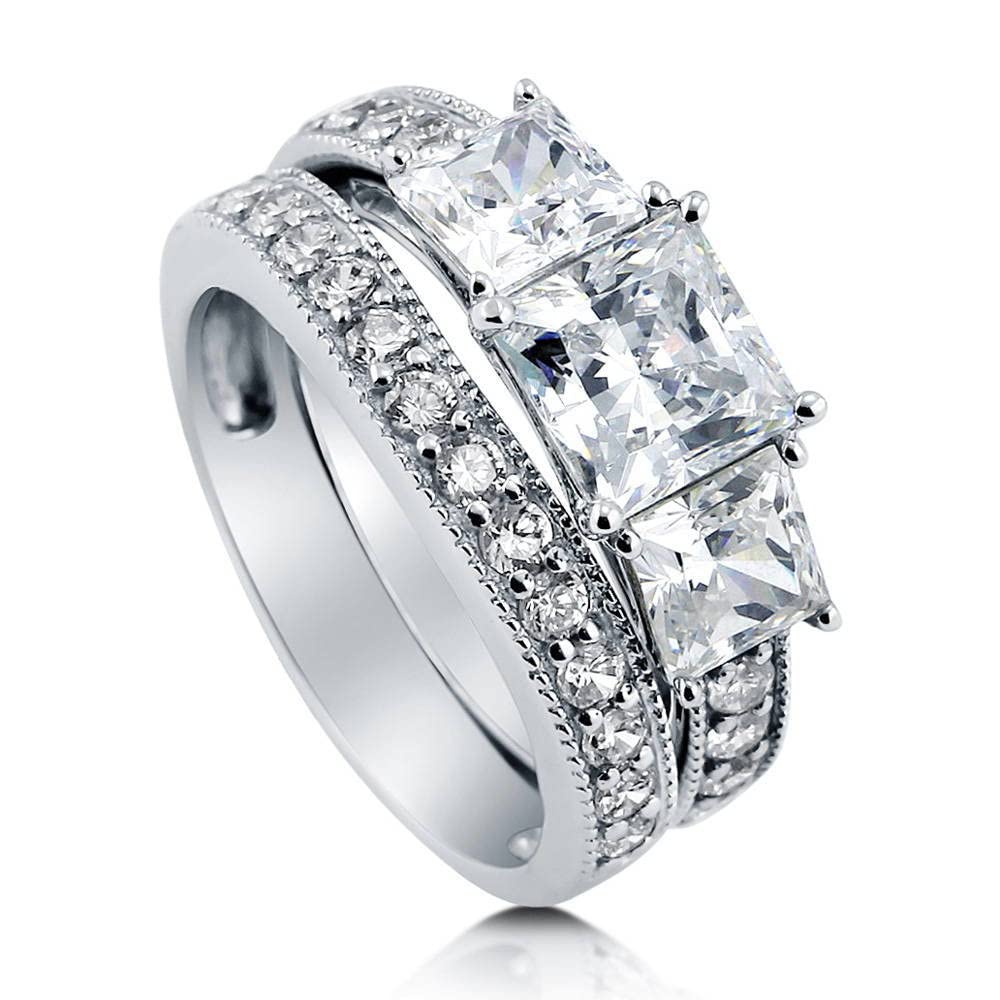 BERRICLE Sterling Silver 3-Stone Wedding & Engagement Ring Set - 1.6 Carat Princess Cut Cubic Zirconia CZ Rings for Women - Rhodium Plated, Sizes 4-10 - Perfect for Proposals, Anniversaries & Special Occasions