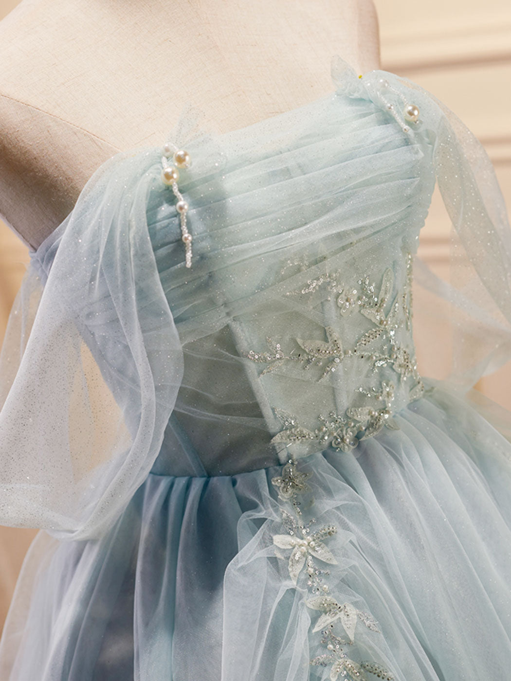 Elegant Puffy Tulle Off Shoulder Green Short Prom Dress for Women - Perfect for Homecoming, Cocktail Parties & Special Occasions