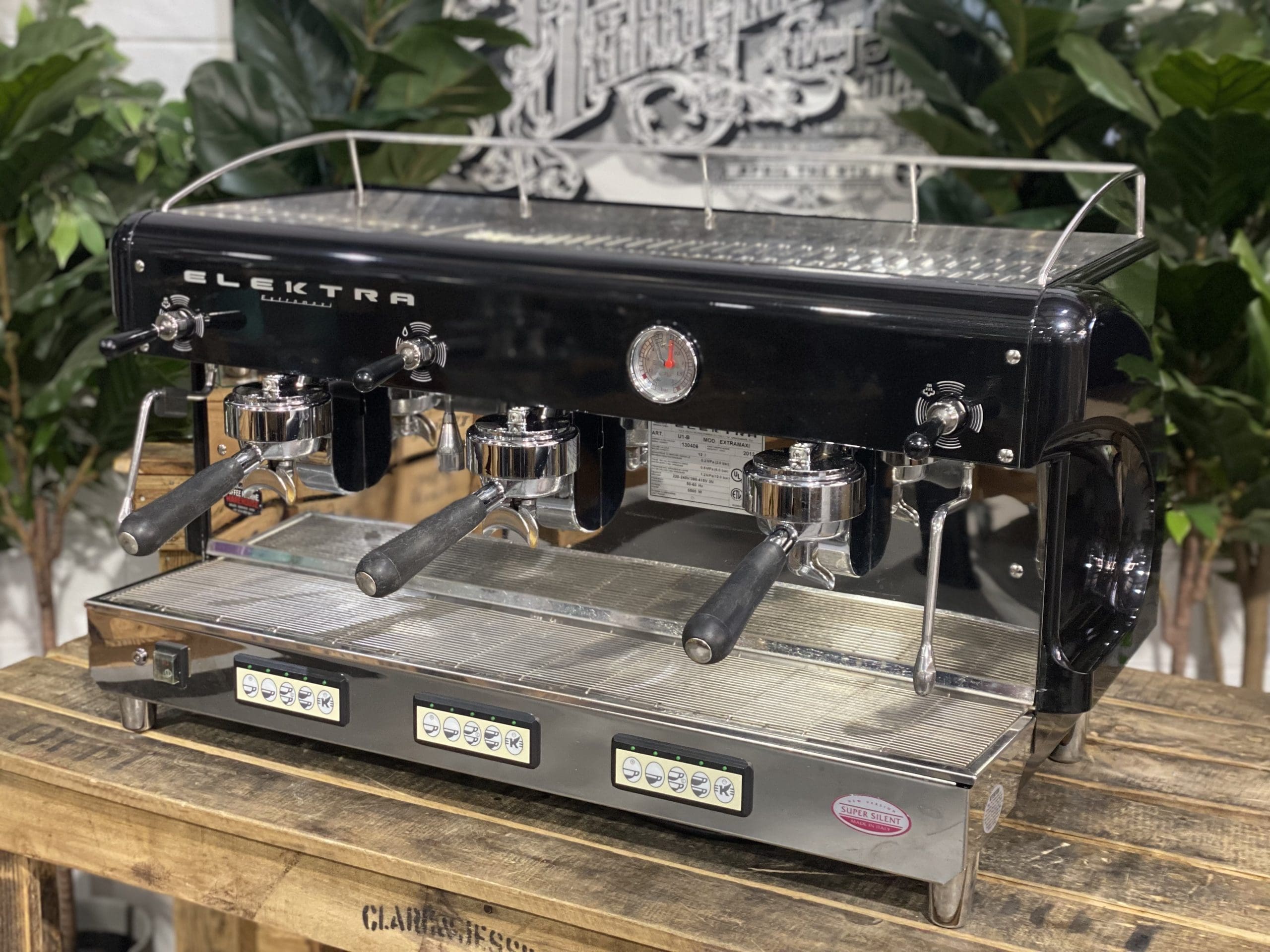 Elektra Maxi 3 Group Commercial Espresso Machine - Black | Professional Coffee Maker for Cafes, Restaurants & Coffee Shops | Perfect for High-Volume Brewing & Latte Art