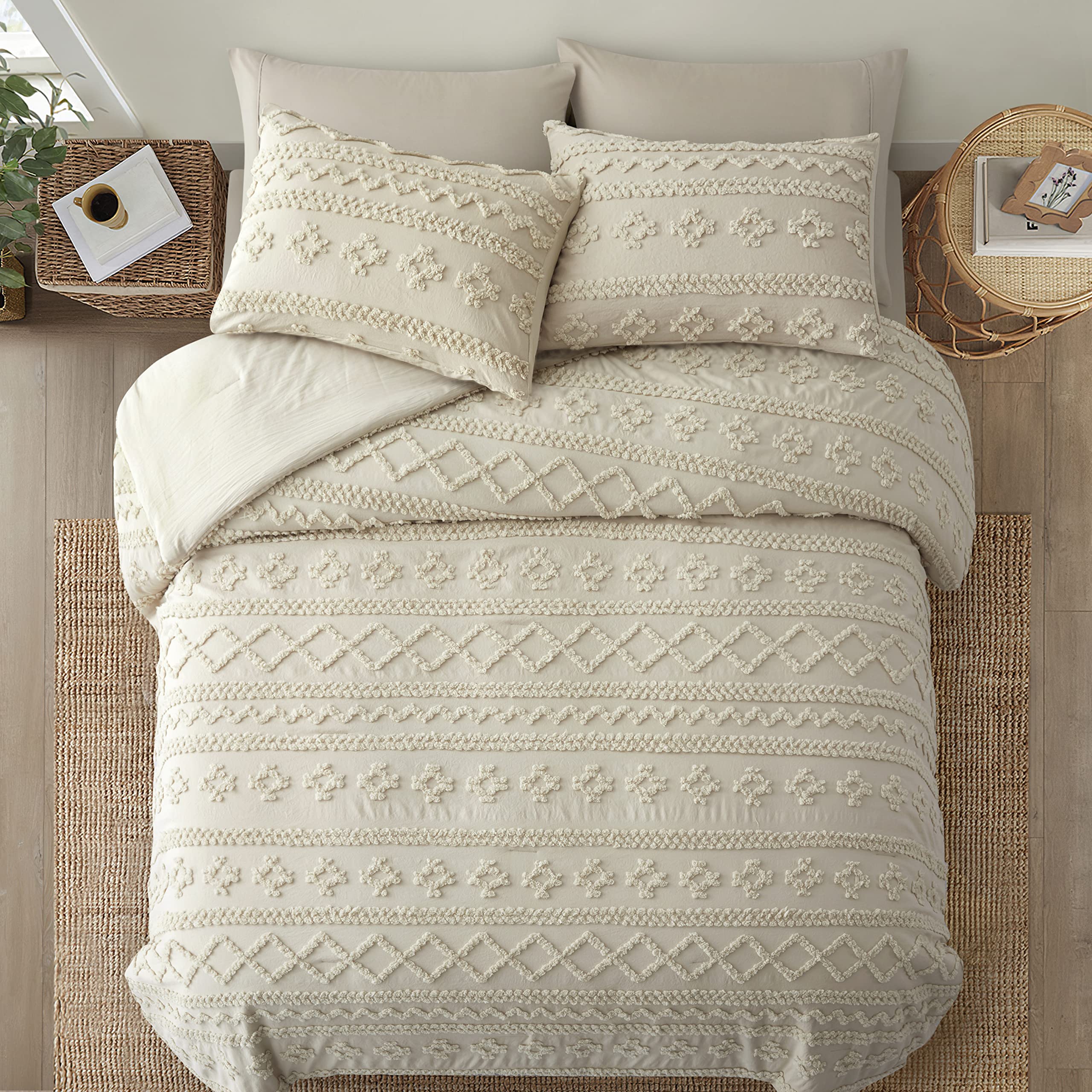 Oli Anderson Beige Queen Comforter Set - 3 Piece Tufted Boho Shabby Chic Bedding with 2 Pillowcases | Soft & Cozy for Master Bedroom, Guest Room & Dorm Decor (Beige, Queen Size)