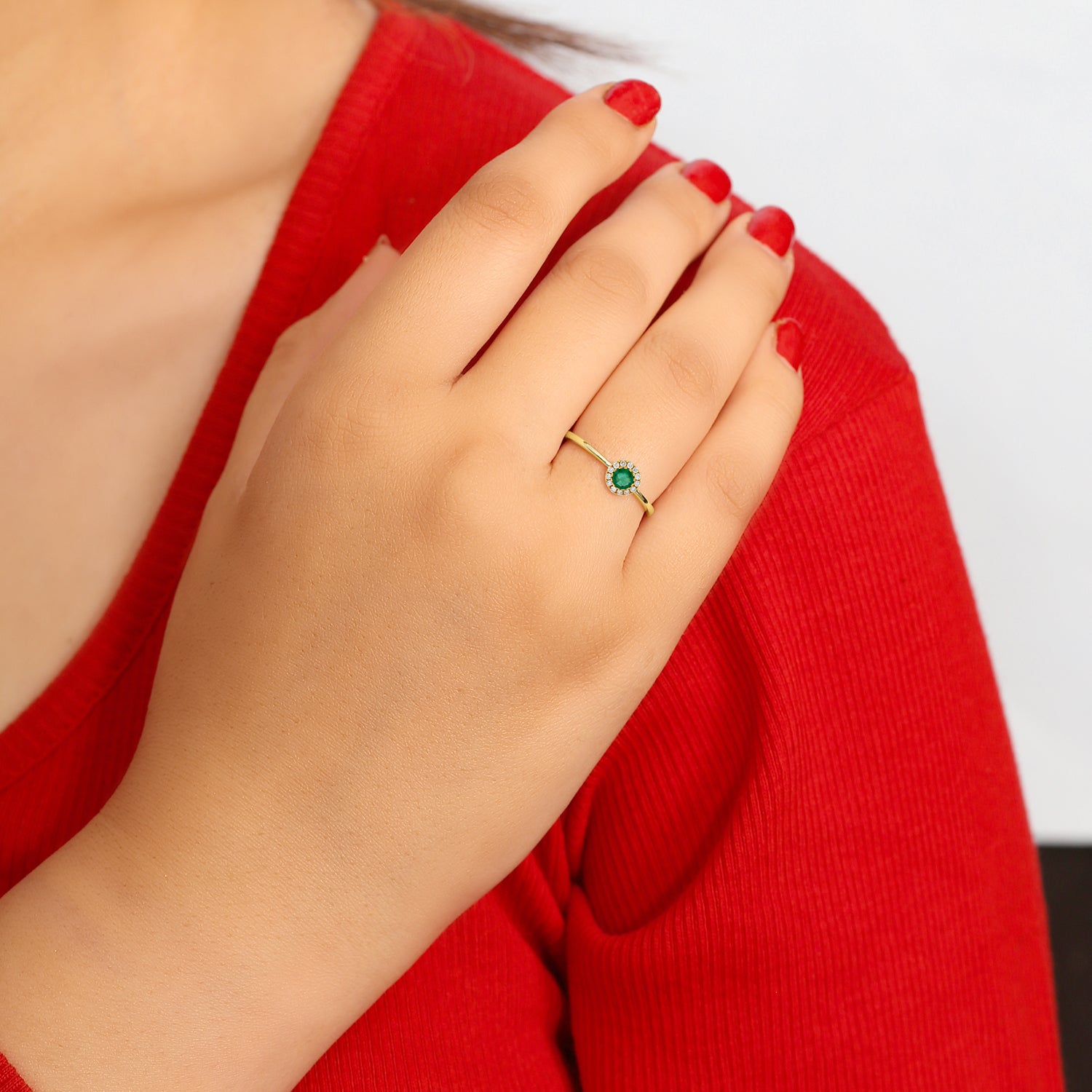 18K Yellow Gold Round Cut Emerald Pave Diamond Band Ring - Elegant Jewelry Gift for Women, Anniversary, Engagement, Wedding & Special Occasions