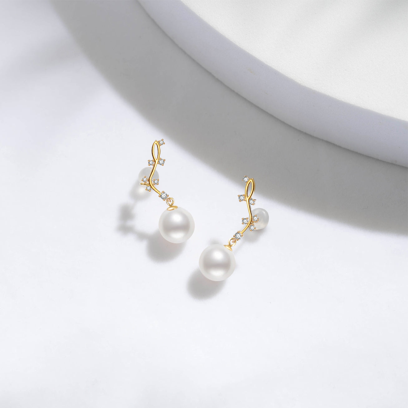 18K Gold Freshwater Pearl Stud Earrings for Women - Elegant & Hypoallergenic Jewelry Gift for Wedding, Anniversary & Special Occasions | STARRY KE00070