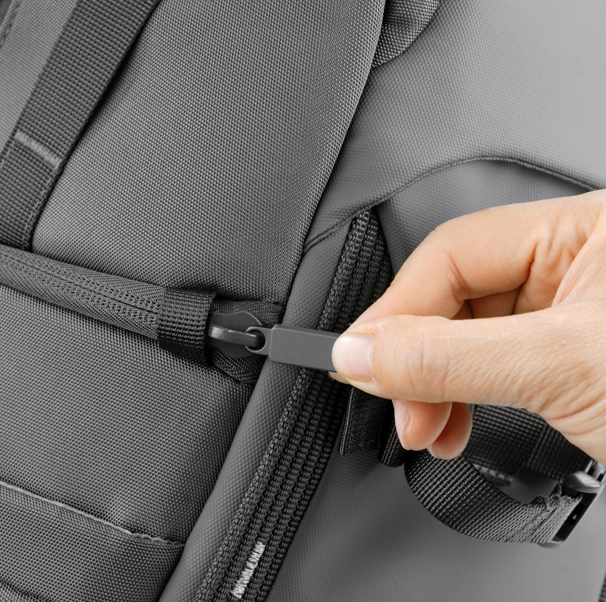 VEO R44 Black DSLR Camera Backpack with USB Charging Port & Rear Access - Perfect for Photography, Travel & Outdoor Adventures