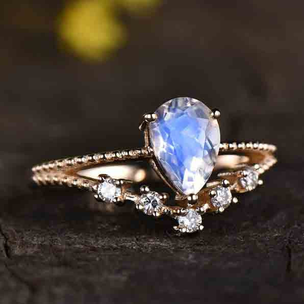 Vintage Moonstone Engagement Ring for Women - Rose Gold Split Shank with Milgrain Detailing - Perfect for Weddings, Anniversaries & Romantic Gift Giving