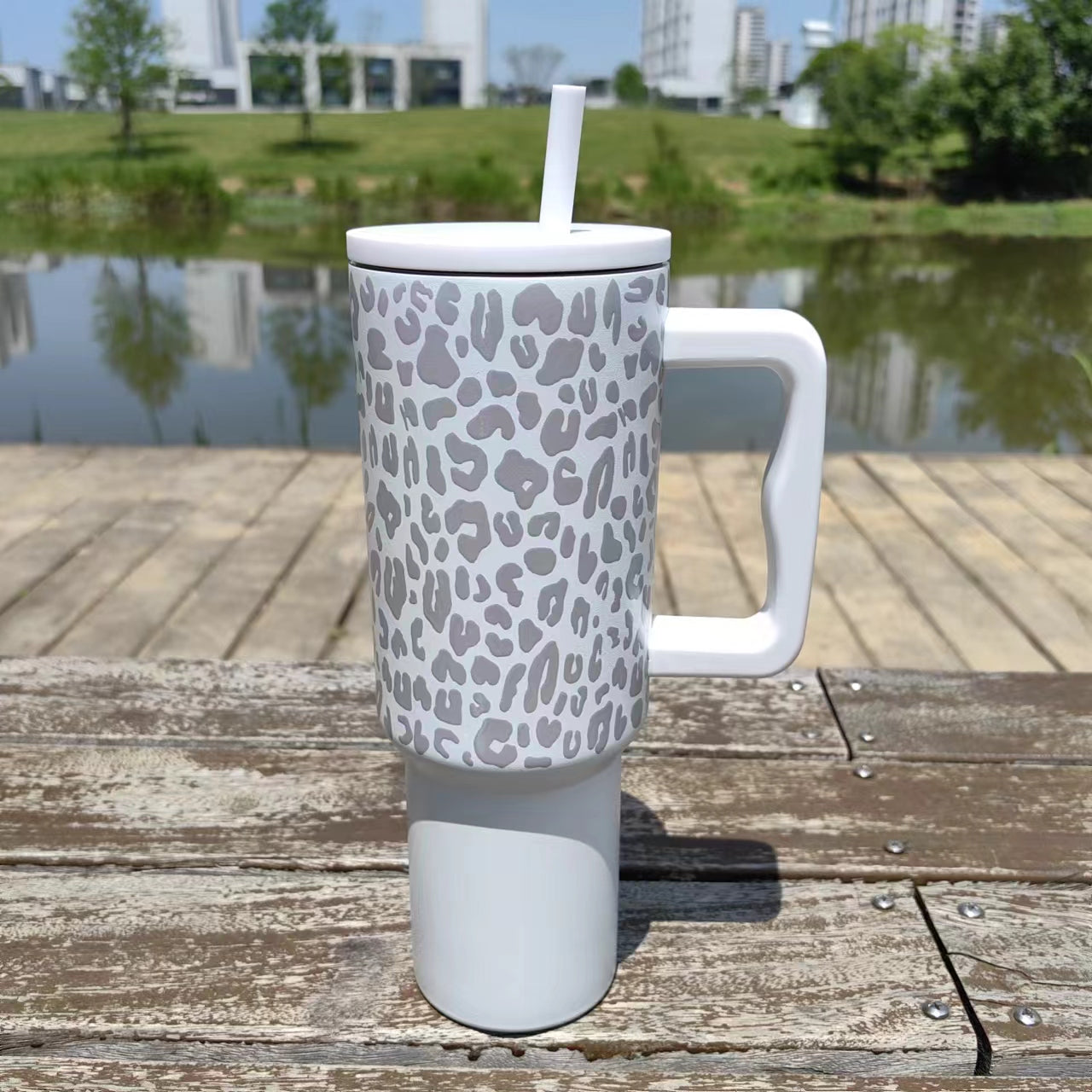 Leopard Print Tumbler Cups - 20oz Insulated Stainless Steel Water Bottle with Lid & Straw - Perfect for Hot & Cold Drinks, Office, Gym, Travel & Outdoor Activities