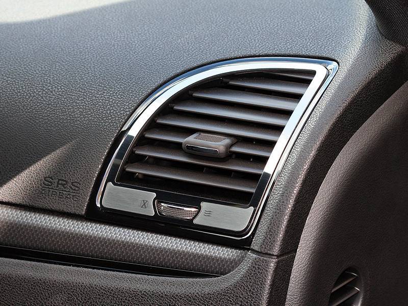 American Car Craft A/C Vent Trim Outer Polished & Brushed for Chrysler 300 (2011-2024) - Premium Interior Upgrade for Enhanced Style & Comfort