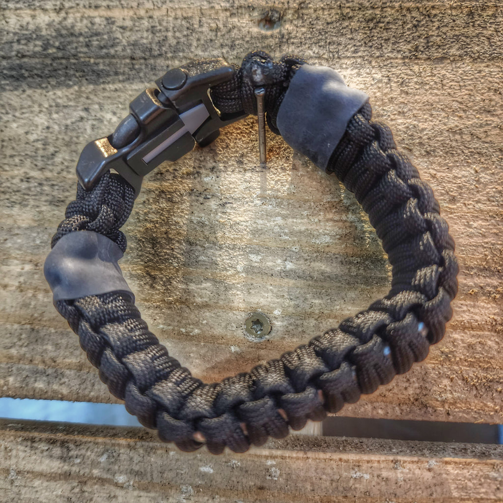 Minimalist Paracord Bracelet for Men & Women - Durable Survival Bracelet for Outdoor, Hiking, Camping & Emergency Situations