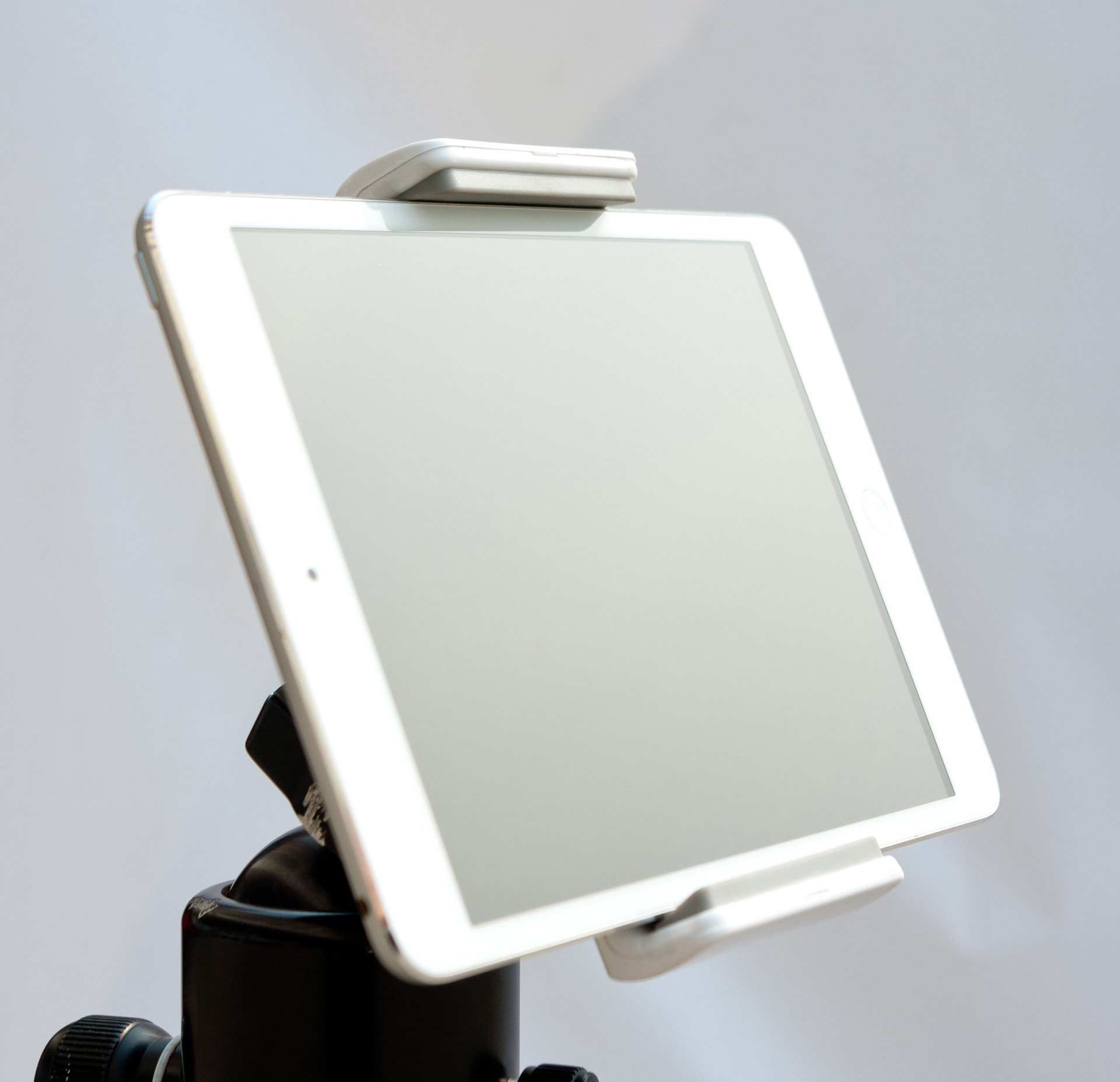 SummitLink iPad 10 inch Tablet Tripod Mount - Universal Holder for 7-11 inch Tablets - Perfect for Video Calls, Photography & Hands-Free Viewing