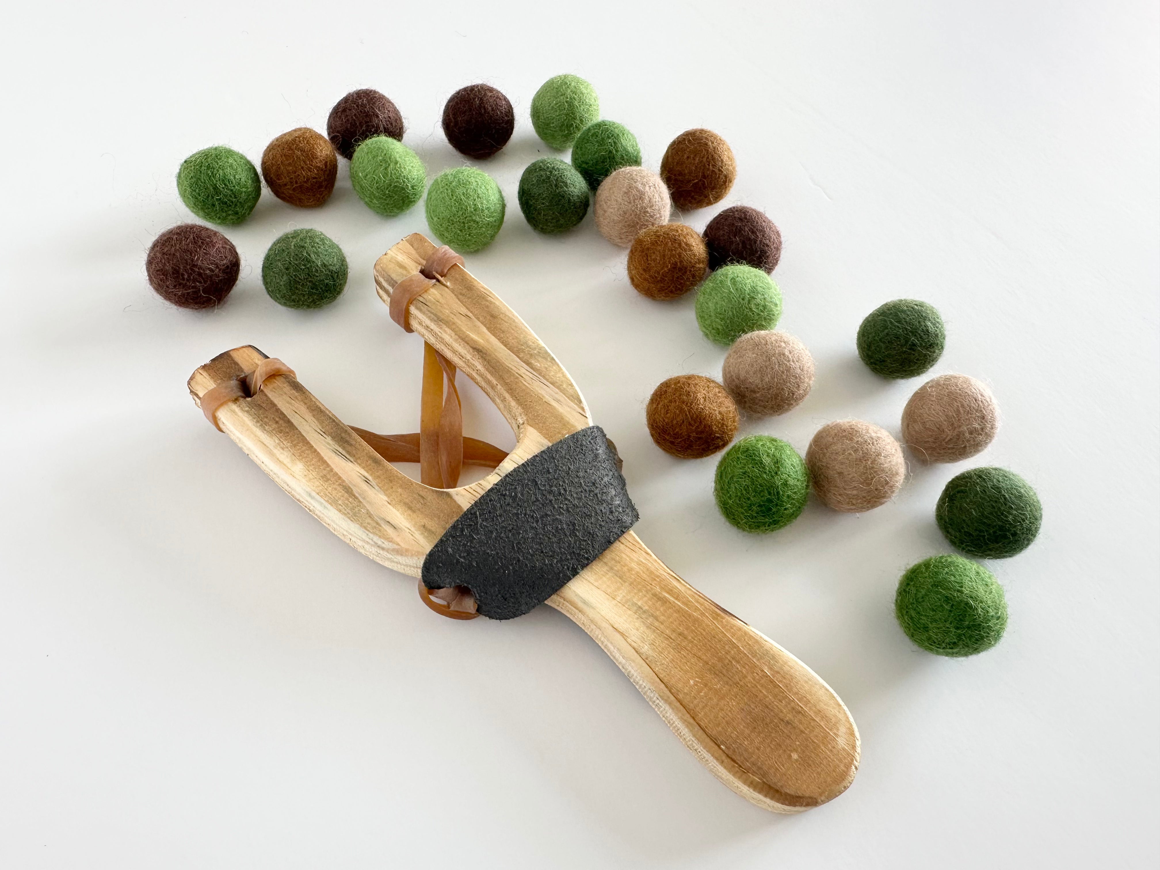 Premium Camouflage Slingshot with 50 Felt Balls - Outdoor Hunting Gear for Survival Training & Target Practice - Perfect for Camping, Hiking, and Wilderness Adventures