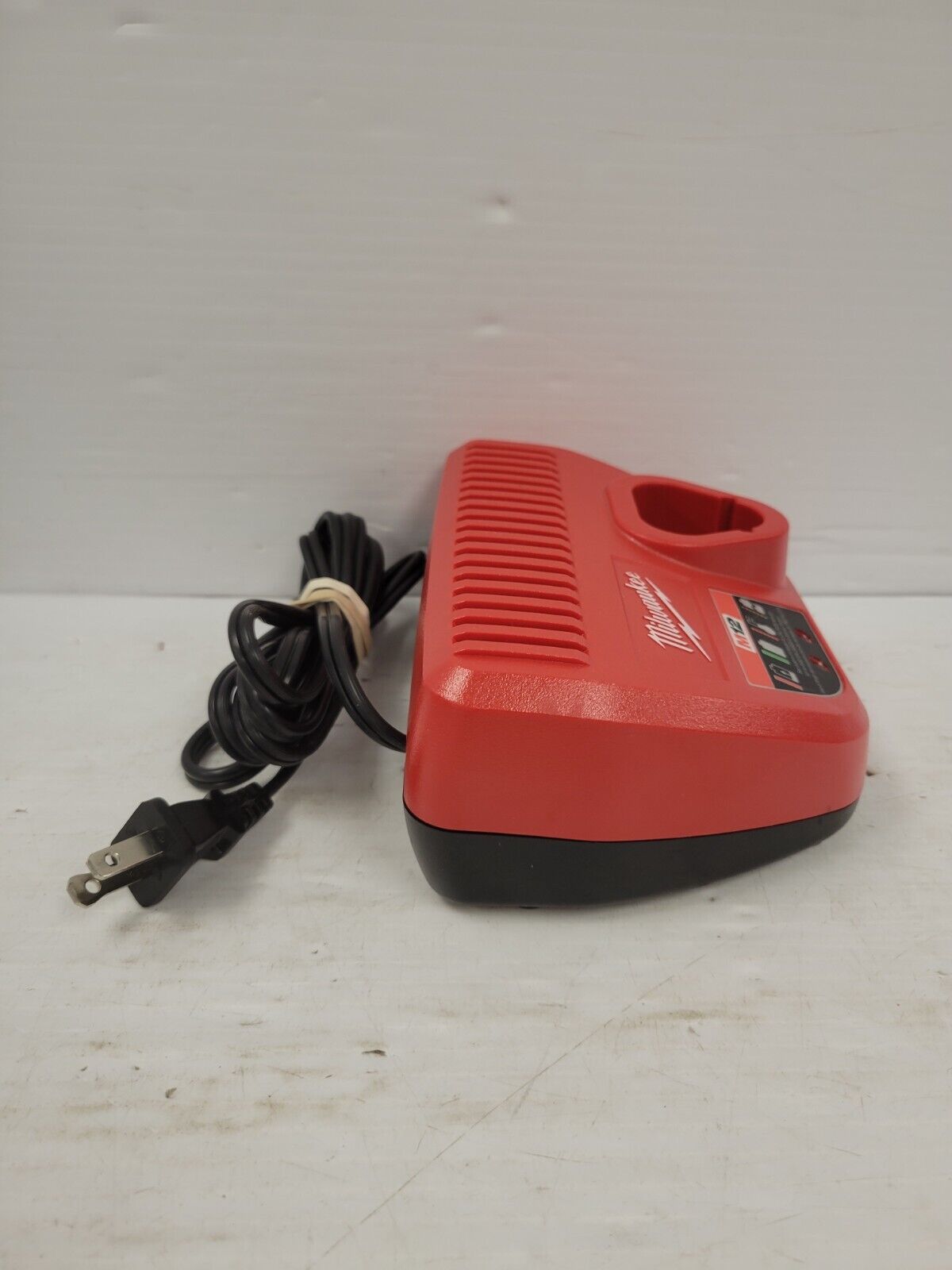Milwaukee 48-54-2401 Fast Charger for M12 & M18 Batteries - Power Tool Battery Charger for Home & Workshop Use