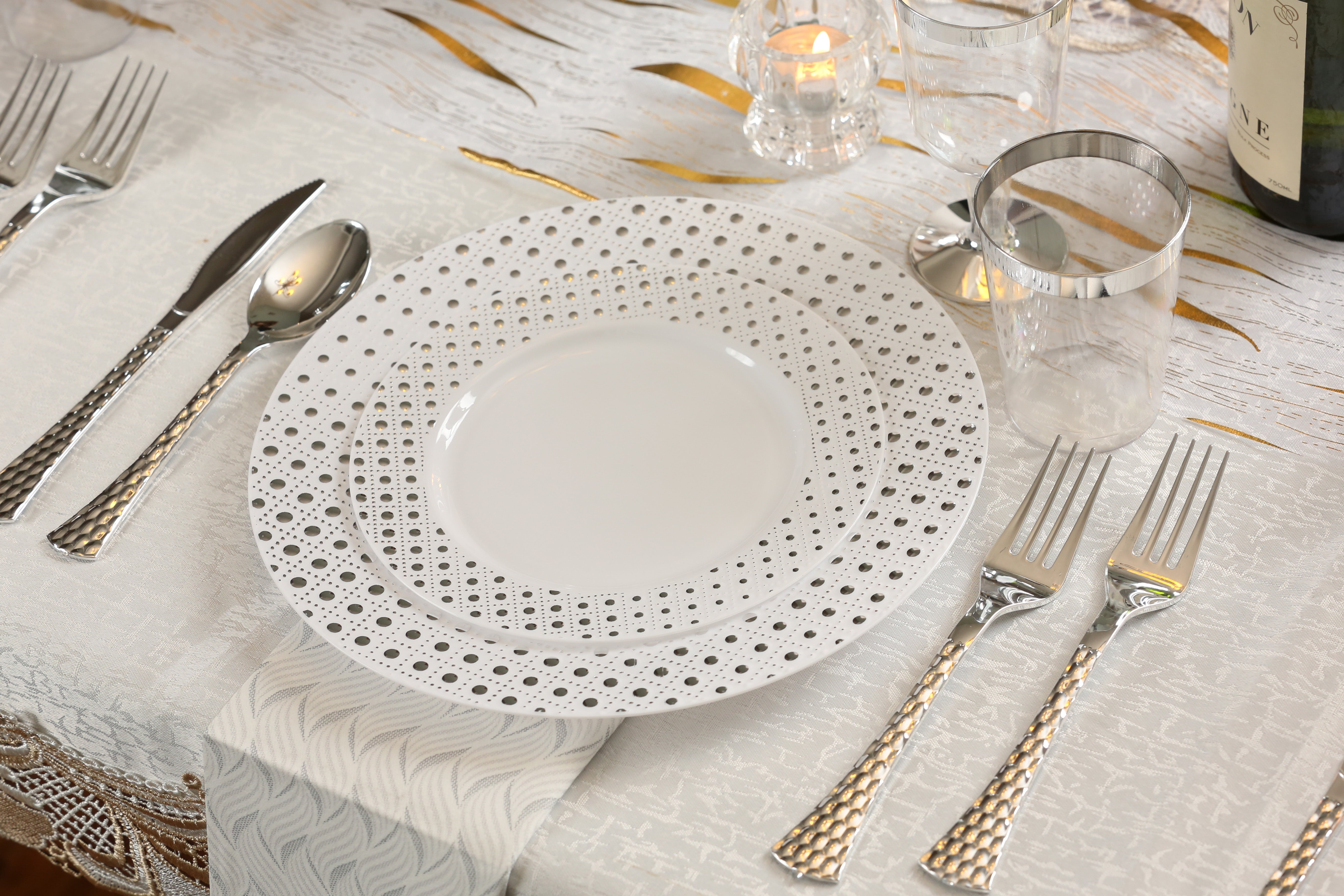 Elegant White and Silver Round Plastic Plates - Set of 6 Durable Disposable Dinner Plates for Parties, Picnics, and Outdoor Events - Perfect for Weddings, BBQs, and Casual Dining