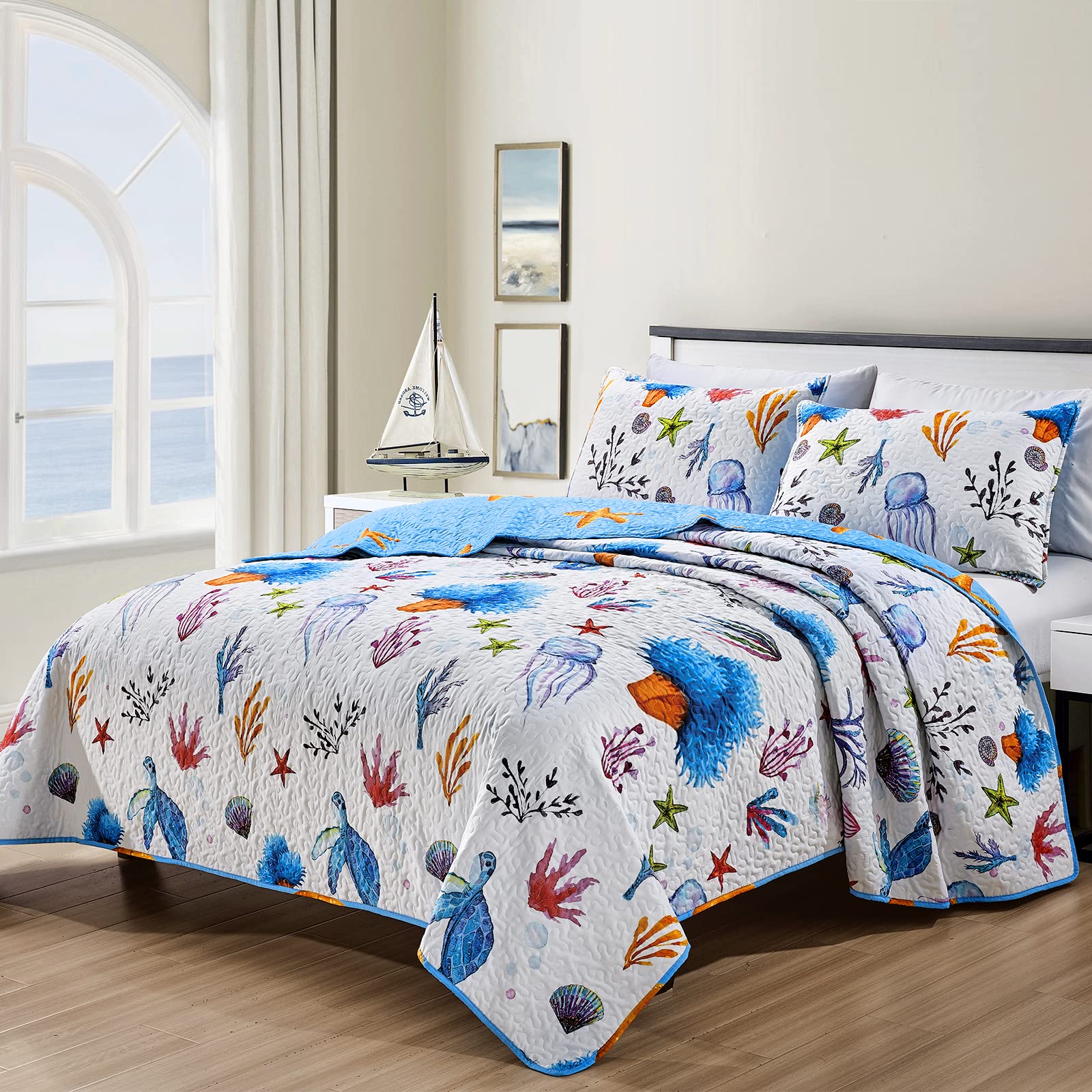 Luxury King Size Quilt Set - Reversible Microfiber Bedding with Pillow Shams for Coastal & Beach Decor