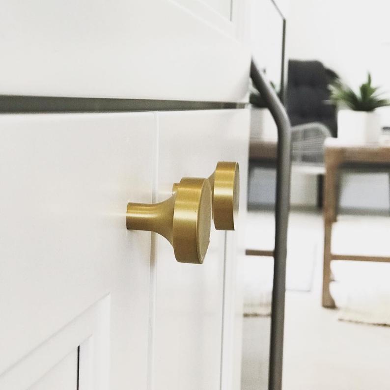 Premium Satin Brass Cabinet Knobs & Pulls - Vintage Style Drawer Handles for Kitchen & Bathroom Cabinets - Durable Cabinet Hardware for Home Renovation & Furniture Upgrade