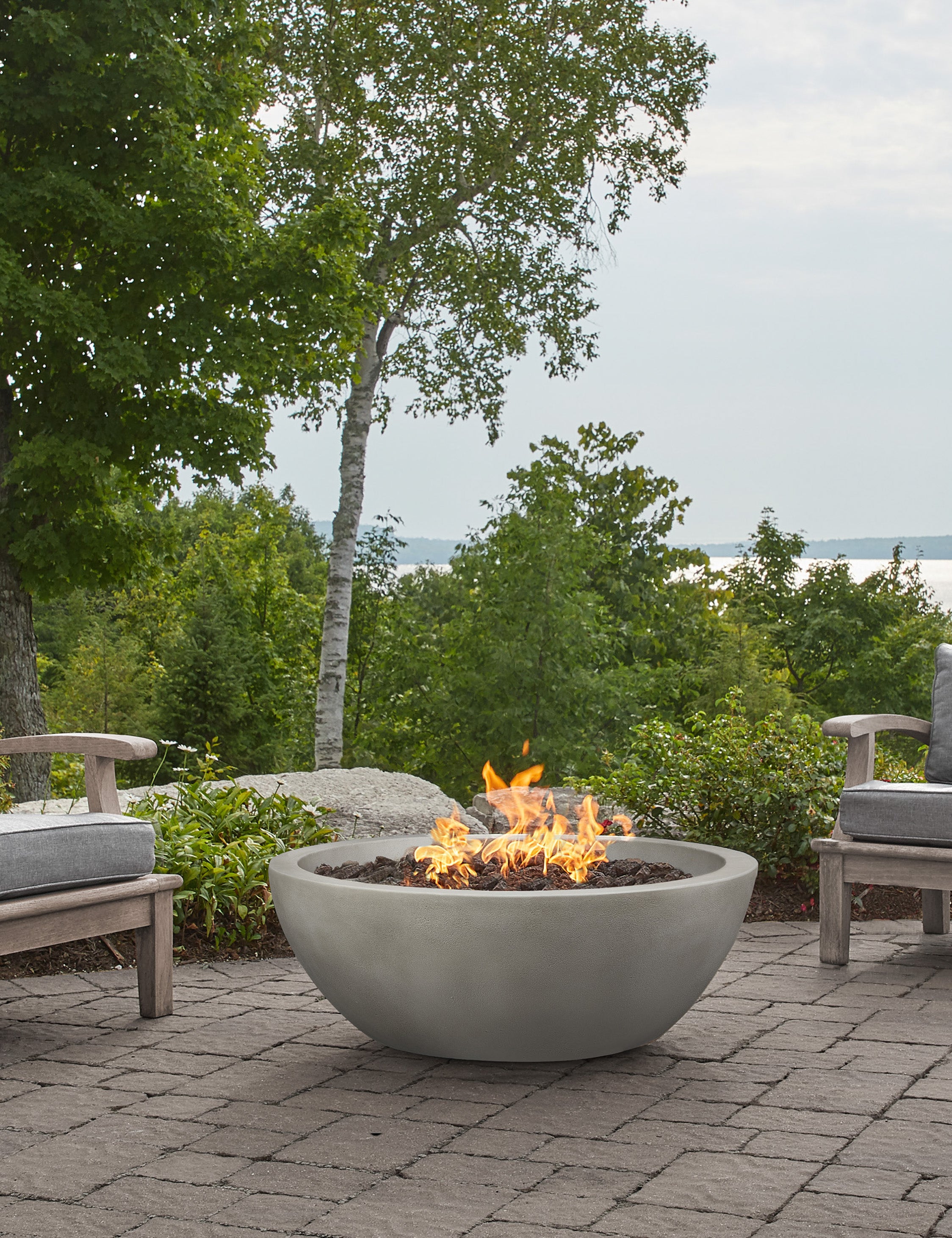 Benno Fire Bowl - Outdoor Fire Pit Bowl for Backyard, Patio & Camping - Durable Steel Fire Pit with Spark Screen - Perfect for Bonfires, S'mores & Outdoor Gatherings