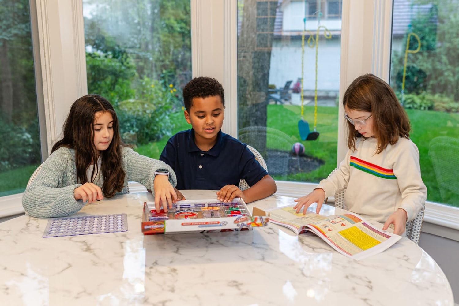 Snap Circuits Jr. SC-100 Electronics Exploration Kit | 100+ STEM Projects for Kids Ages 8+ | Includes Color Manual & 28 Parts | Educational Science Toy for Home & Classroom Learning