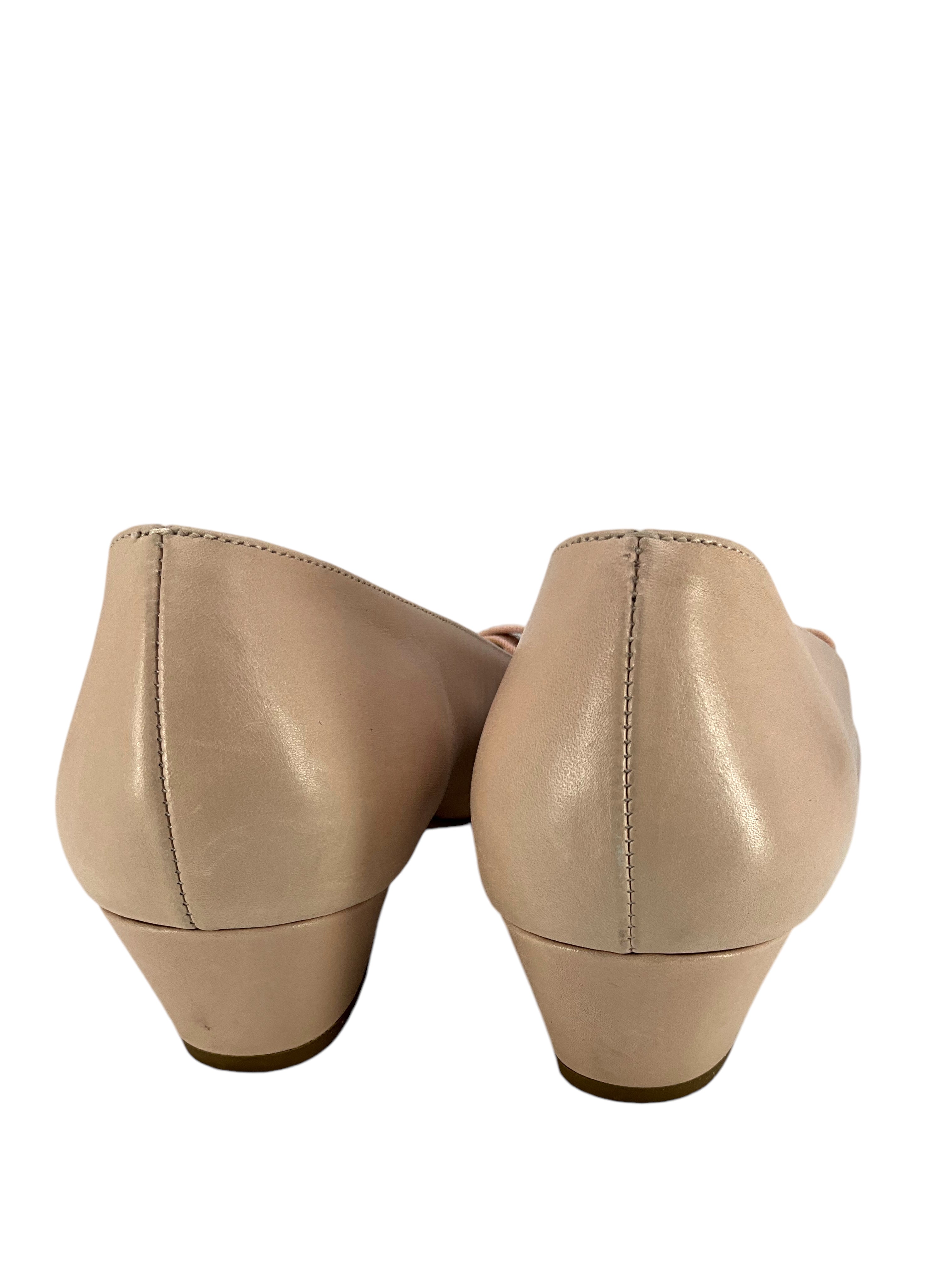 Salvatore Ferragamo Vara Bow Leather Pumps Women's Size 9.5 - Classic Pointed Toe Heels for Office, Wedding & Special Occasions