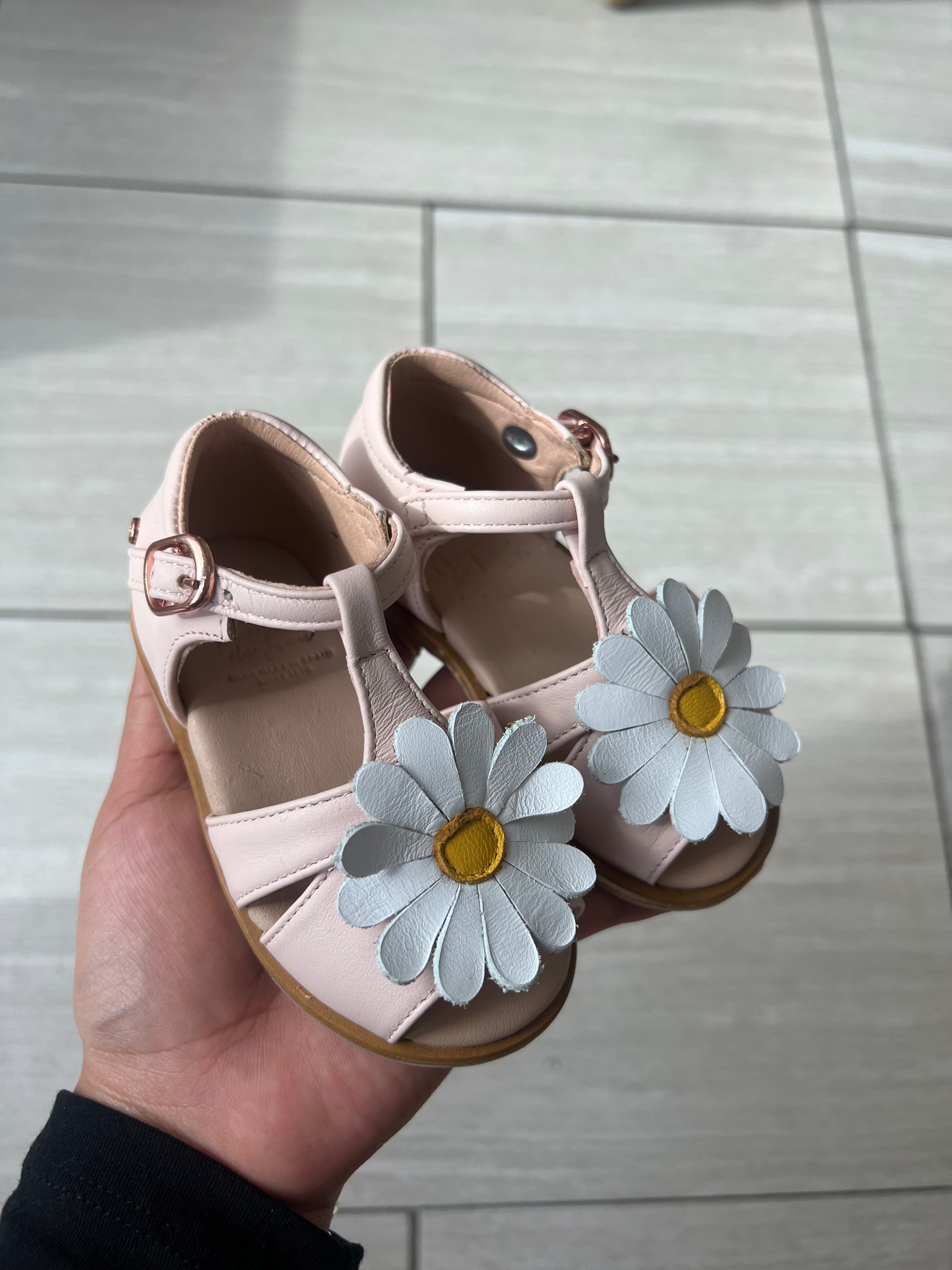 Manuela Pink Daisy Baby Sandals - Soft Sole Crib Shoes for Girls | Perfect for Summer Outfits, Beach Trips & Special Occasions