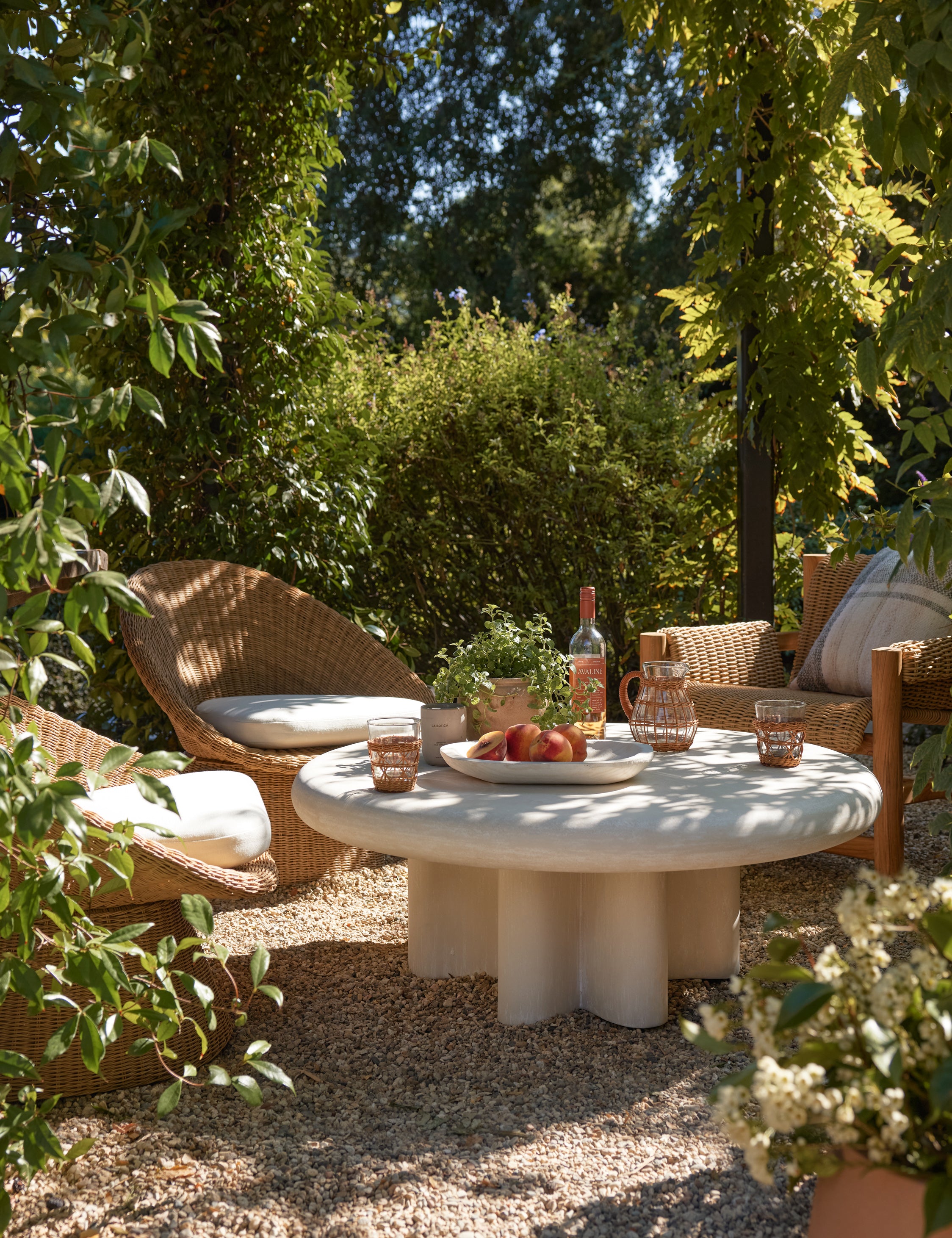 Stylish Ferran Indoor Outdoor Accent Chair - Modern Patio, Living Room & Garden Lounge Furniture for Relaxing
