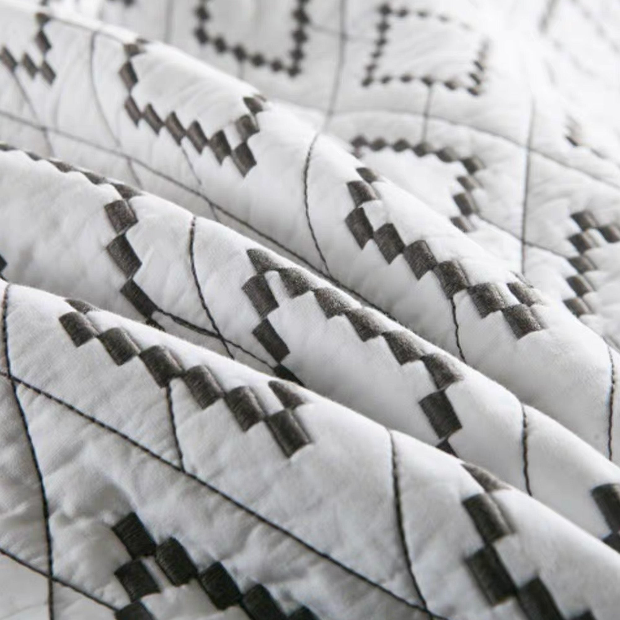 Geometric Diamond Quilt Set - Queen Size Bedding with Modern Design - Perfect for Master Bedroom, Guest Room & Dorm Decor