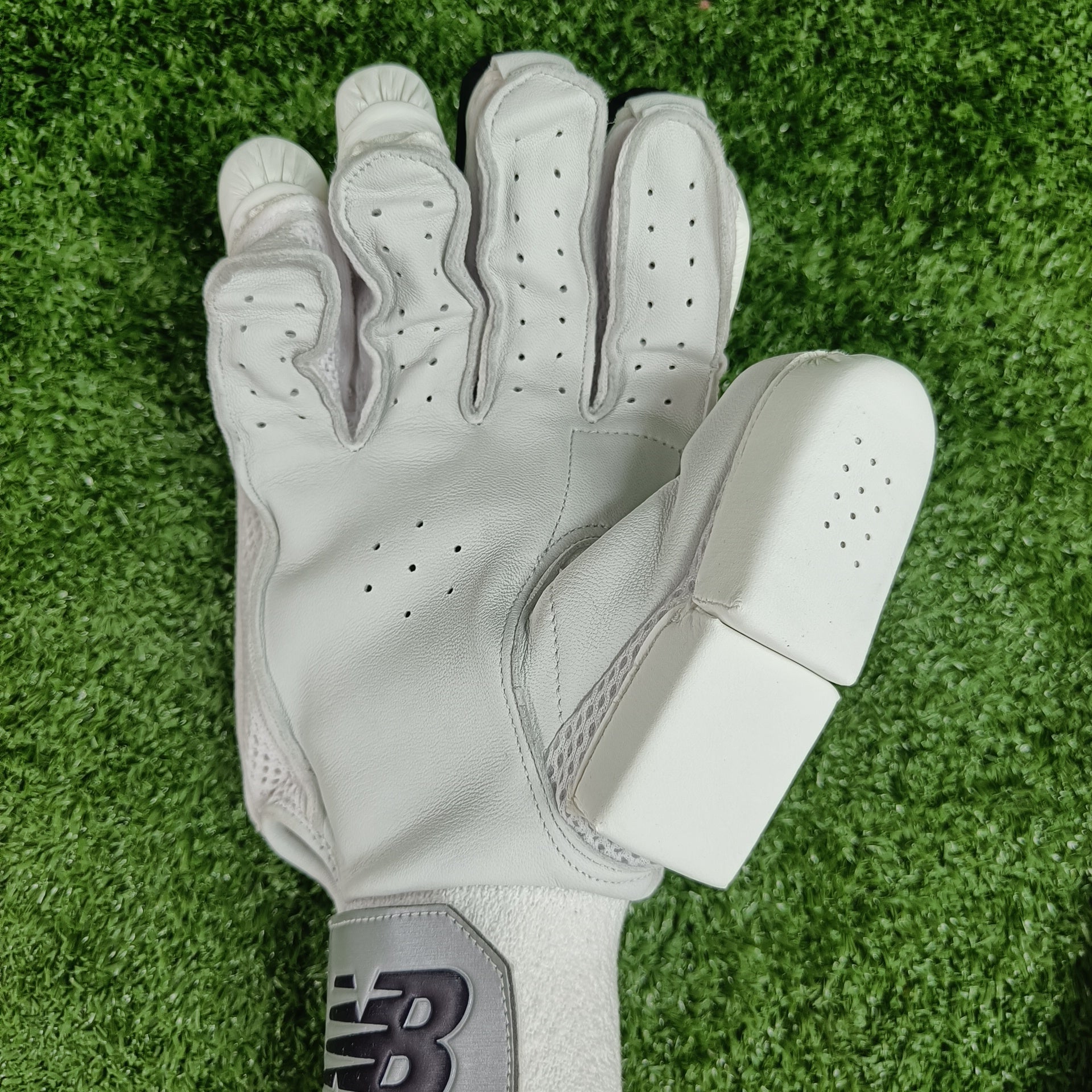 New Balance DC 10i Pro Cricket Batting Gloves - Premium Leather Protection for Cricket Players - Perfect for Practice & Match Play