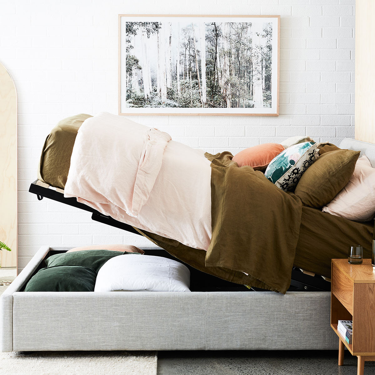 Dane Storage Queen Bed Frame with Drawers - Light Grey, Modern Platform Bed with Underbed Storage for Small Spaces, Bedroom Furniture for Home and Apartment