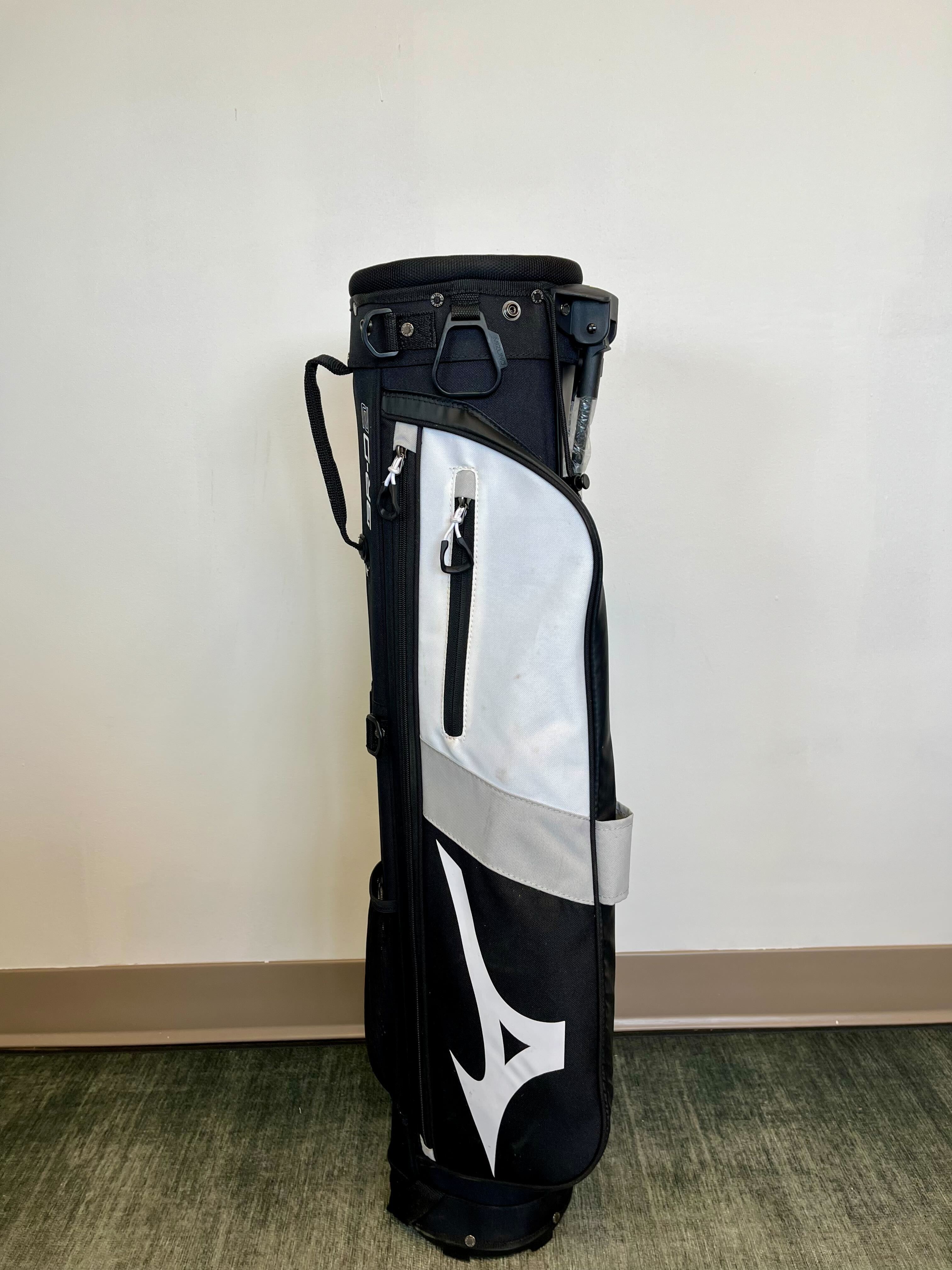 Mizuno BR D2 Carry Sunday Golf Bag - Lightweight Stand Bag with 2 Dividers & 3 Pockets, Adjustable Strap - Perfect for Weekend Golfers & Walking the Course