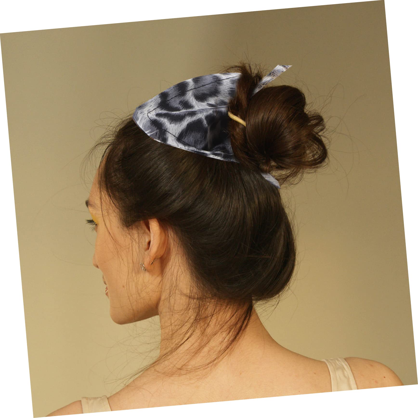 Beavorty Elegant Leopard Print Hair Bun Maker for Women - Soft Fabric Hair Donut for Quick & Easy Updos - Perfect for Work, Gym, and Everyday Hairstyles
