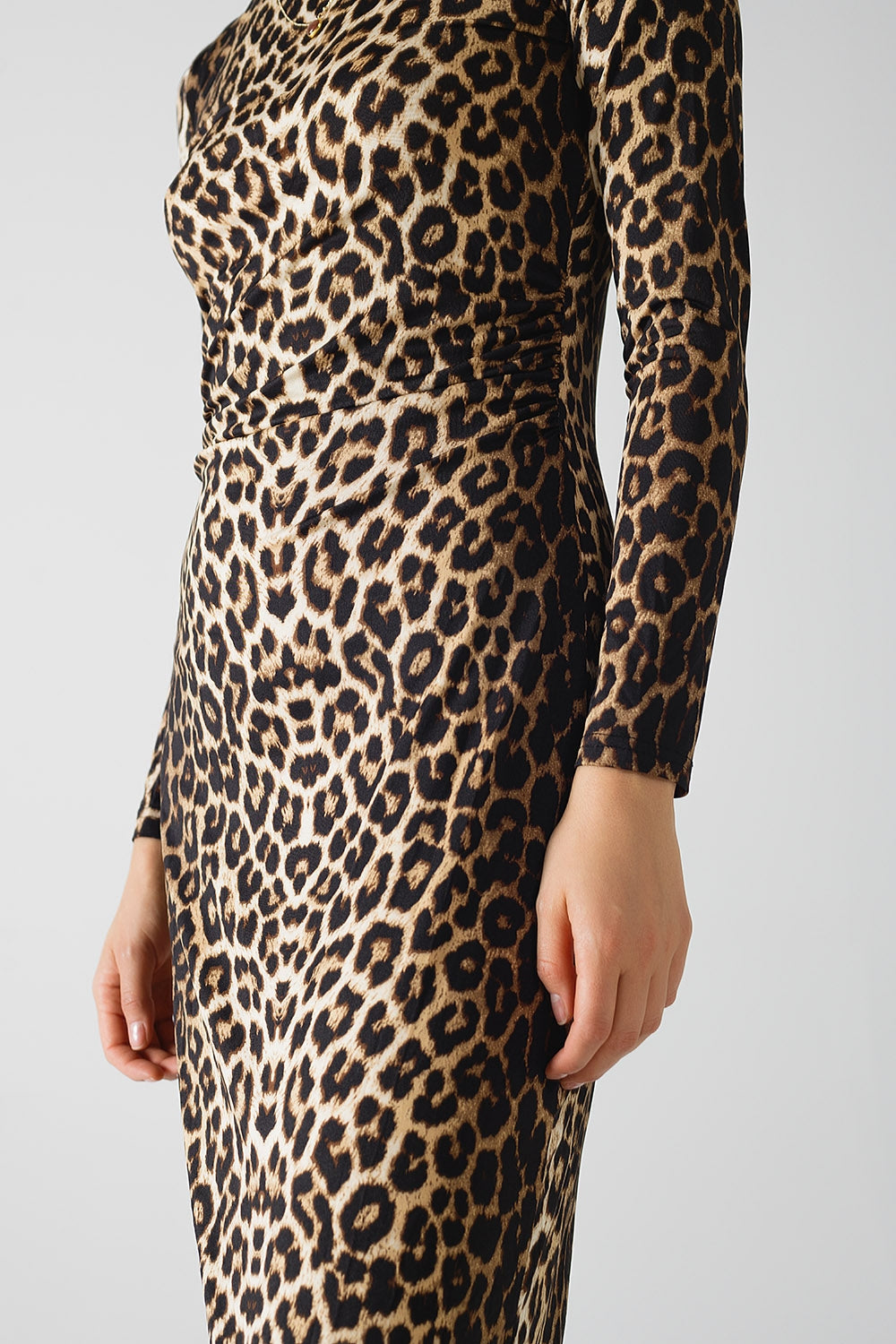 Leopard Print Spandex Robe with Waist Pleats - Stylish & Comfortable Loungewear for Women, Perfect for Home Relaxation, Spa Days & Cozy Evenings
