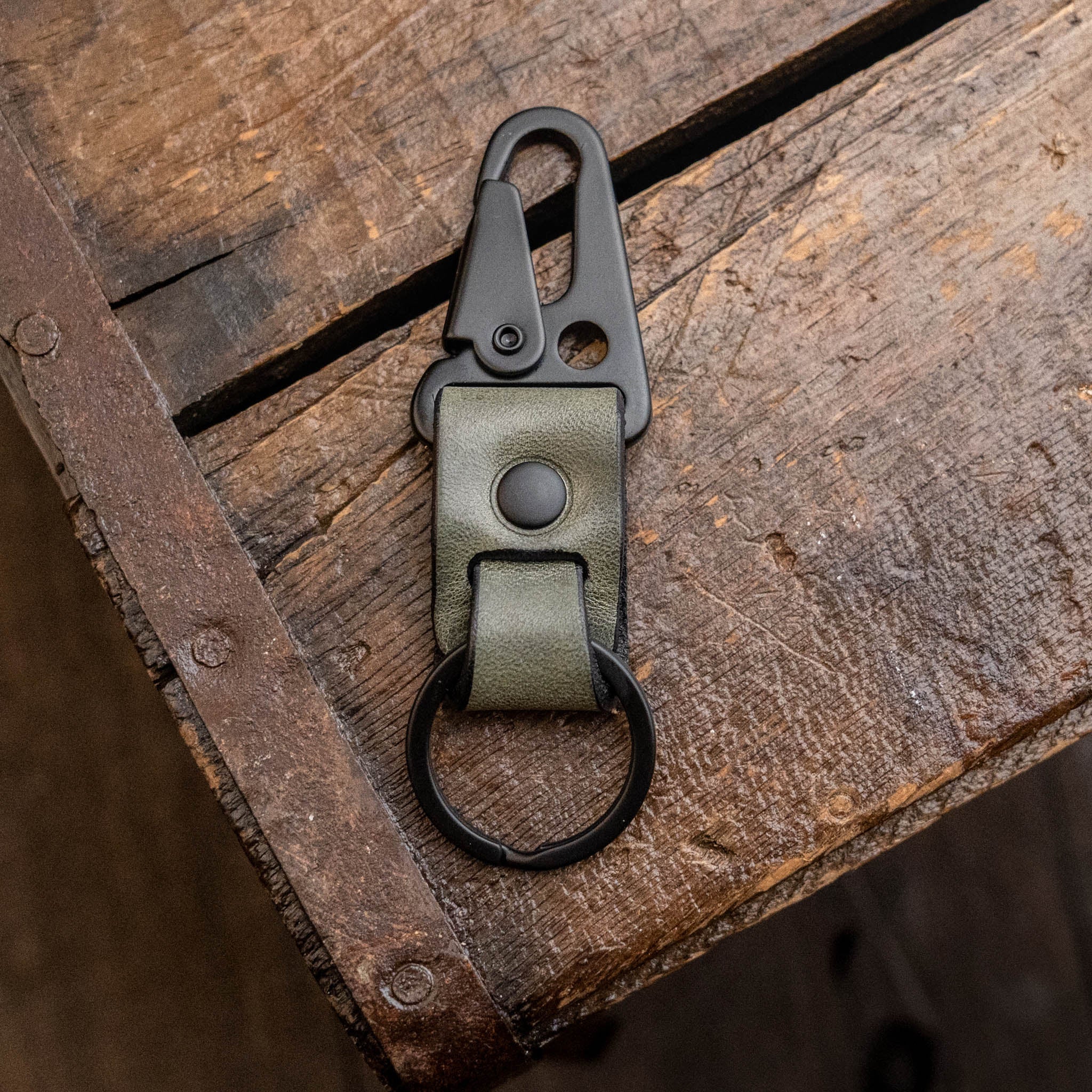 Premium Genuine Leather Keychain Clip - Durable & Stylish Key Holder for Keys, ID Cards, and Accessories - Perfect for Everyday Carry, Gifts, and Travel Essentials