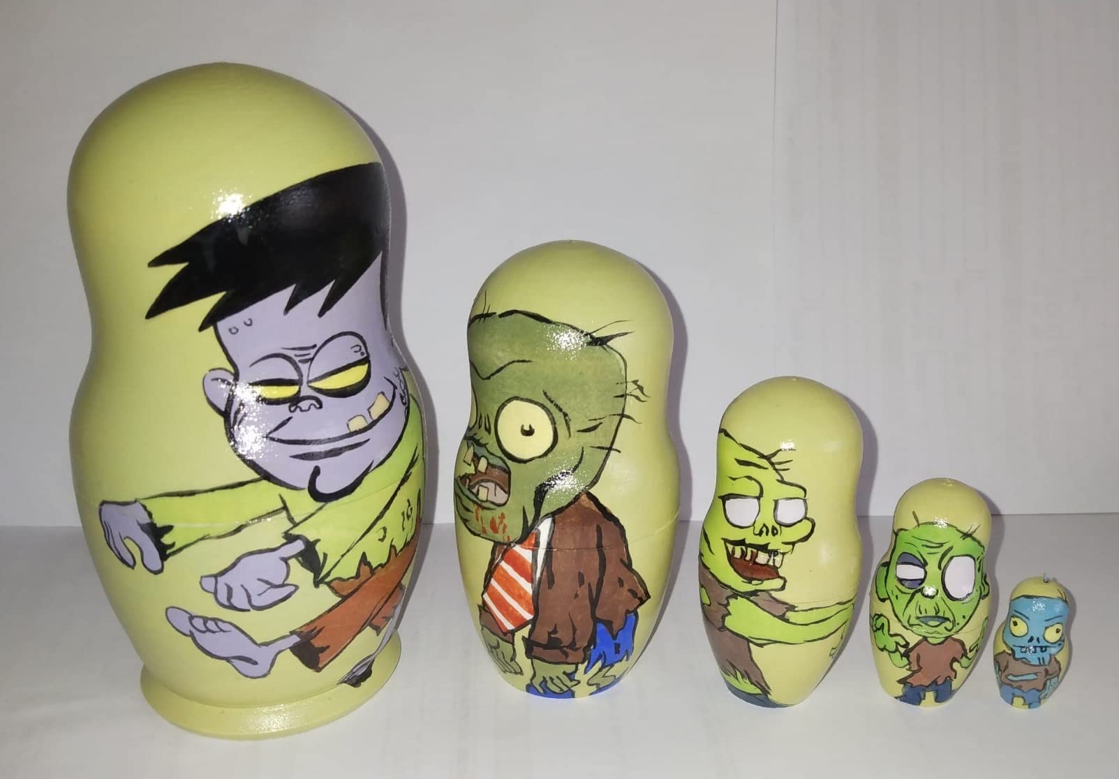 Hand-Painted Zombie Nesting Dolls - Russian Matryoshka Style Horror Collectible for Halloween Decor & Gift