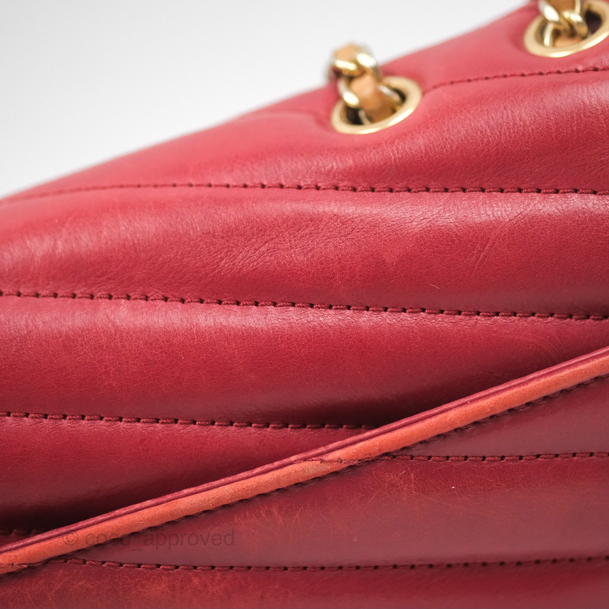 Chanel Chevron Shoulder Bag in Red Calfskin Leather with Aged Gold Hardware - Luxury Crossbody Purse for Women, Perfect for Parties, Date Nights & Special Occasions