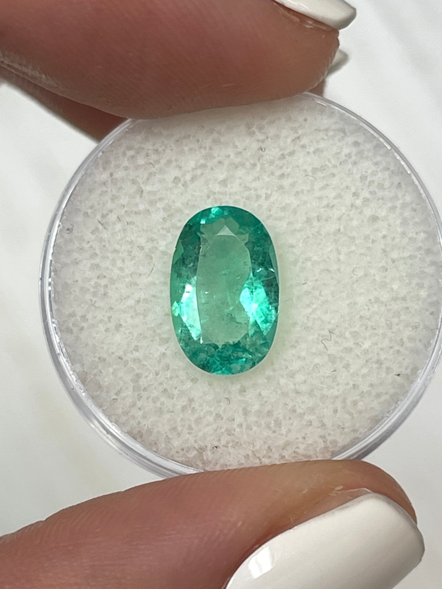 2.31 Carat 12x7.5mm Natural Colombian Emerald Gemstone - Oval Cut Loose Green Emerald for Jewelry Making, Engagement Rings & Fine Collections