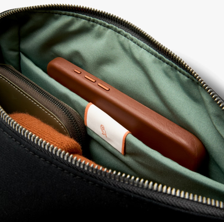 Bellroy Classic Sling 7L Crossbody Bag - Water-Resistant Compact Shoulder Bag for Men & Women - Perfect for Travel, Hiking & Everyday Carry