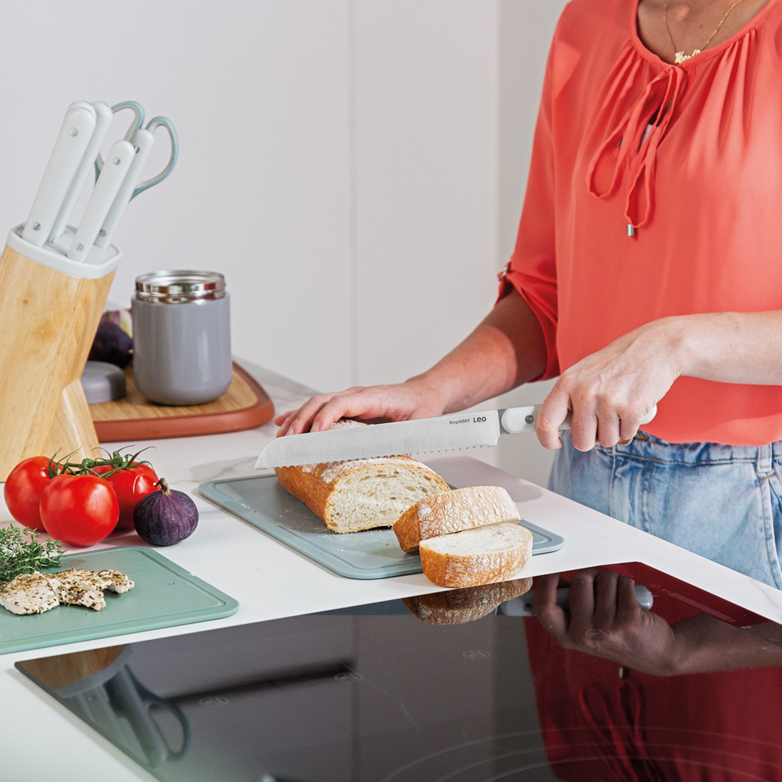 BergHOFF Leo Spirit 8-Inch Stainless Steel Bread Knife - Sharp Serrated Blade for Slicing Bread, Cakes & Pastries - Perfect for Bakeries, Kitchens & Home Use
