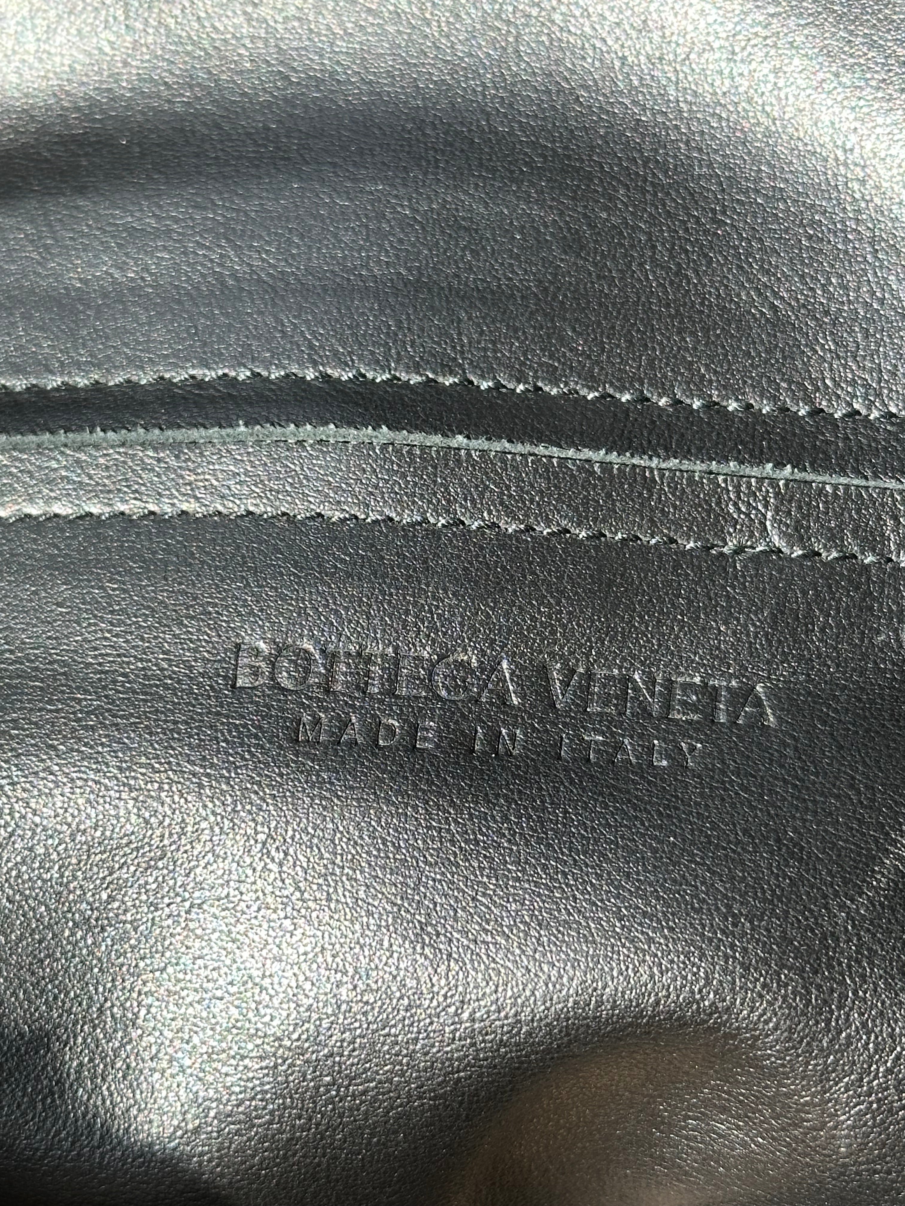Bottega Veneta Black Large Duffle Bag for Travel, Gym & Weekend Getaways - Premium Leather Carryall Luggage for Men & Women