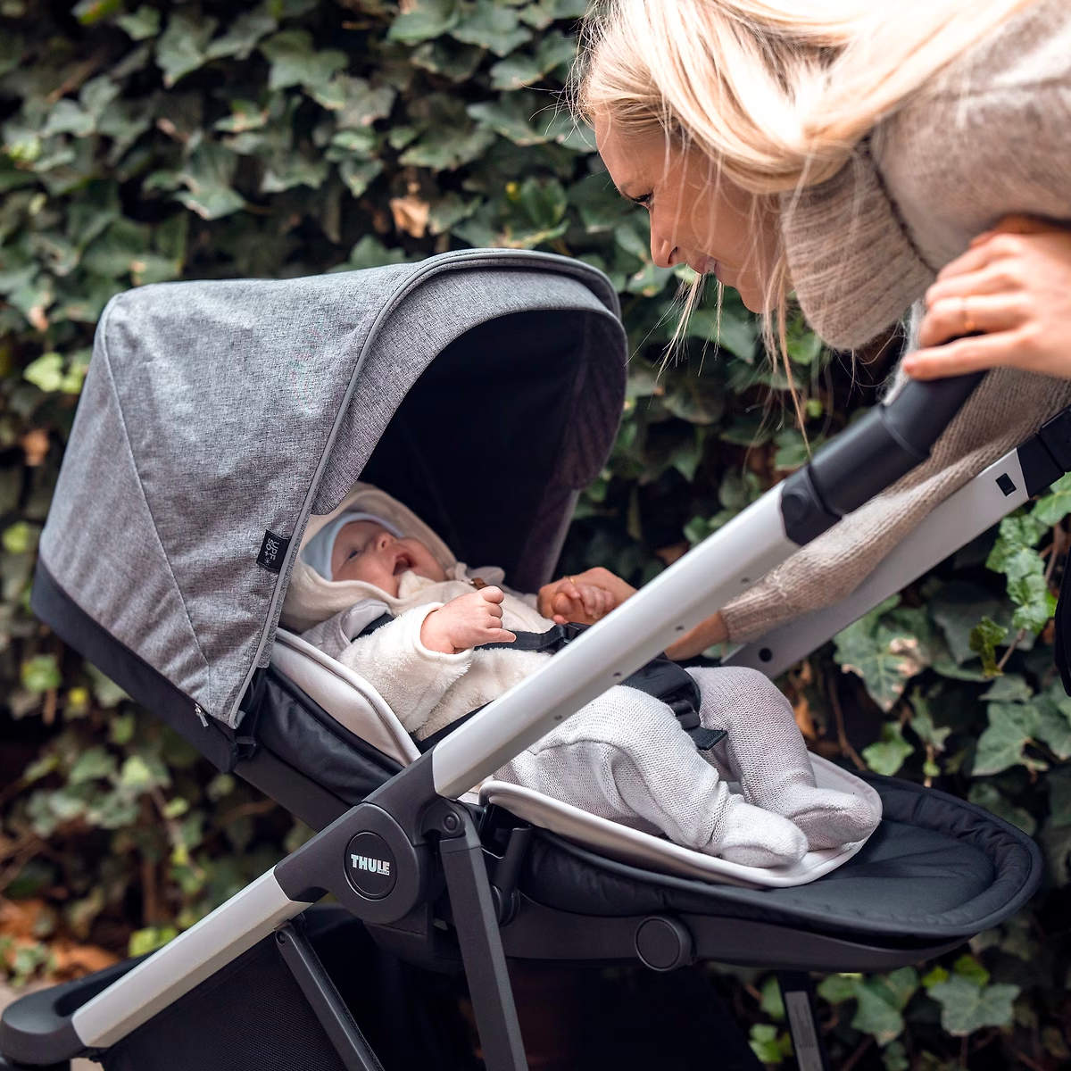 Thule Newborn Inlay - Soft & Comfortable Baby Car Seat Insert for Infants 0-12 Months | Perfect for Strollers, Car Seats & Baby Carriers | Safe & Breathable Travel Accessory