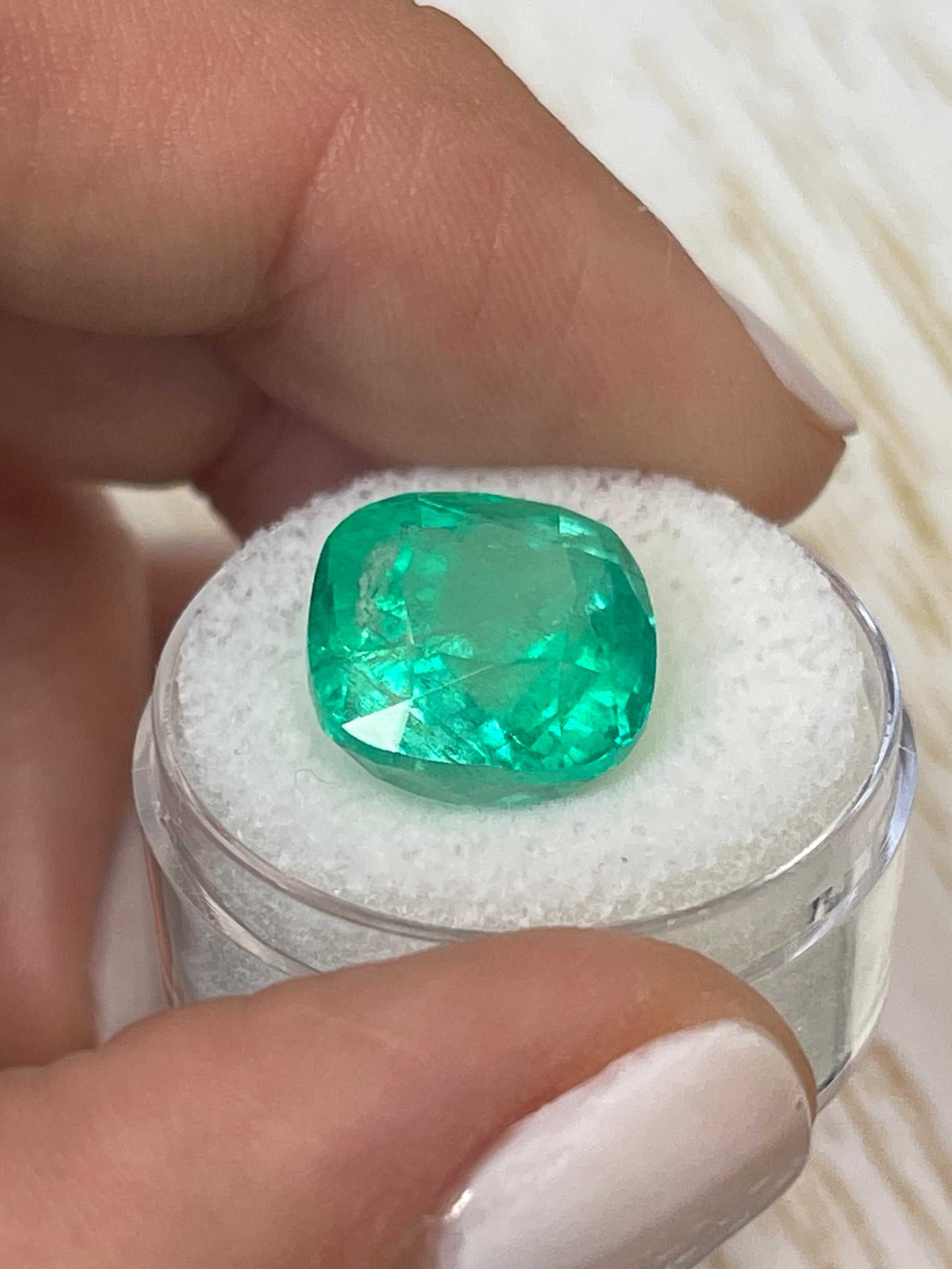 11.34 Carat Natural Colombian Emerald - Bluish Green Loose Gemstone, 13.5x13mm Rounded Cushion Cut for Jewelry Making, Engagement Rings & Luxury Gifts