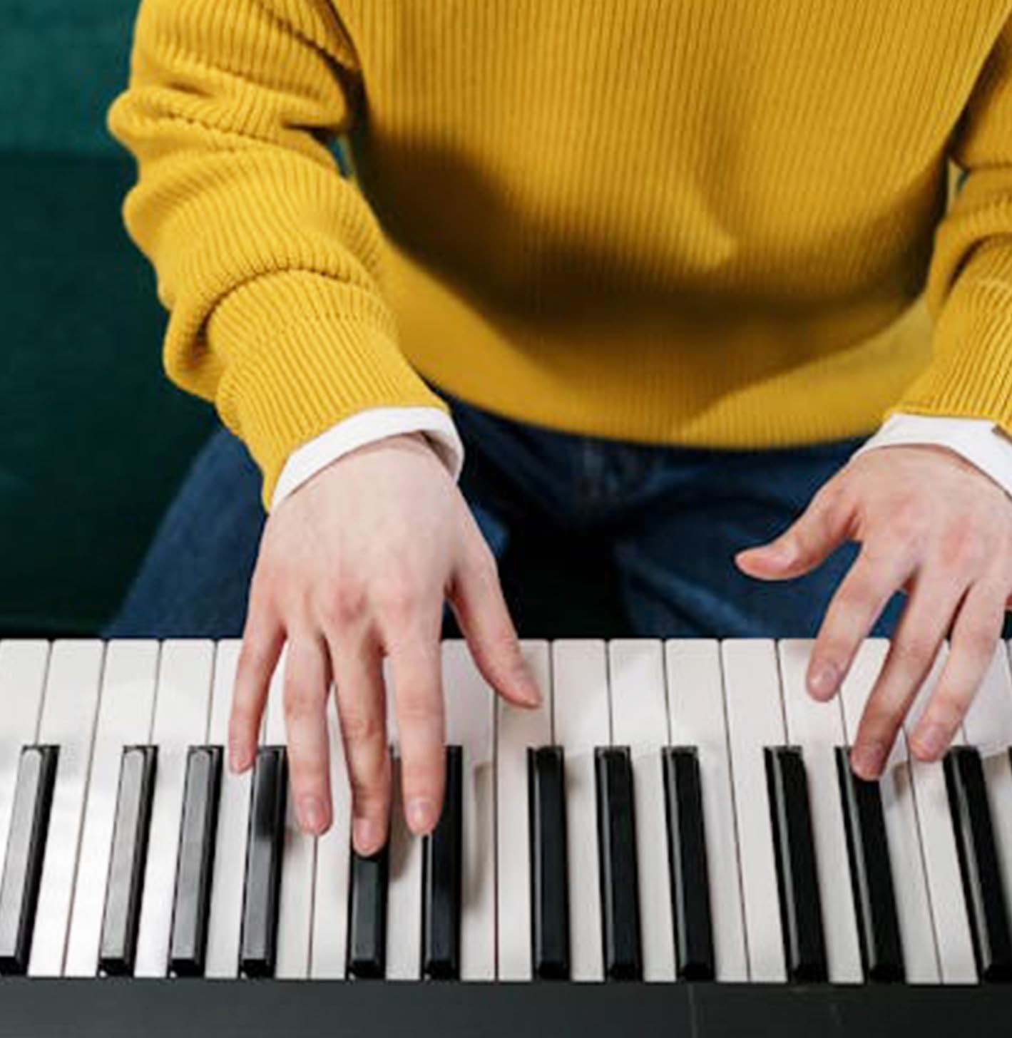 61-Key Portable Electric Piano Keyboard with LCD Screen, Built-In Speakers & 300 Timbres - Perfect for Beginners, Home Practice & Live Performances - Includes Stand, Stool, Headphones & Microphone
