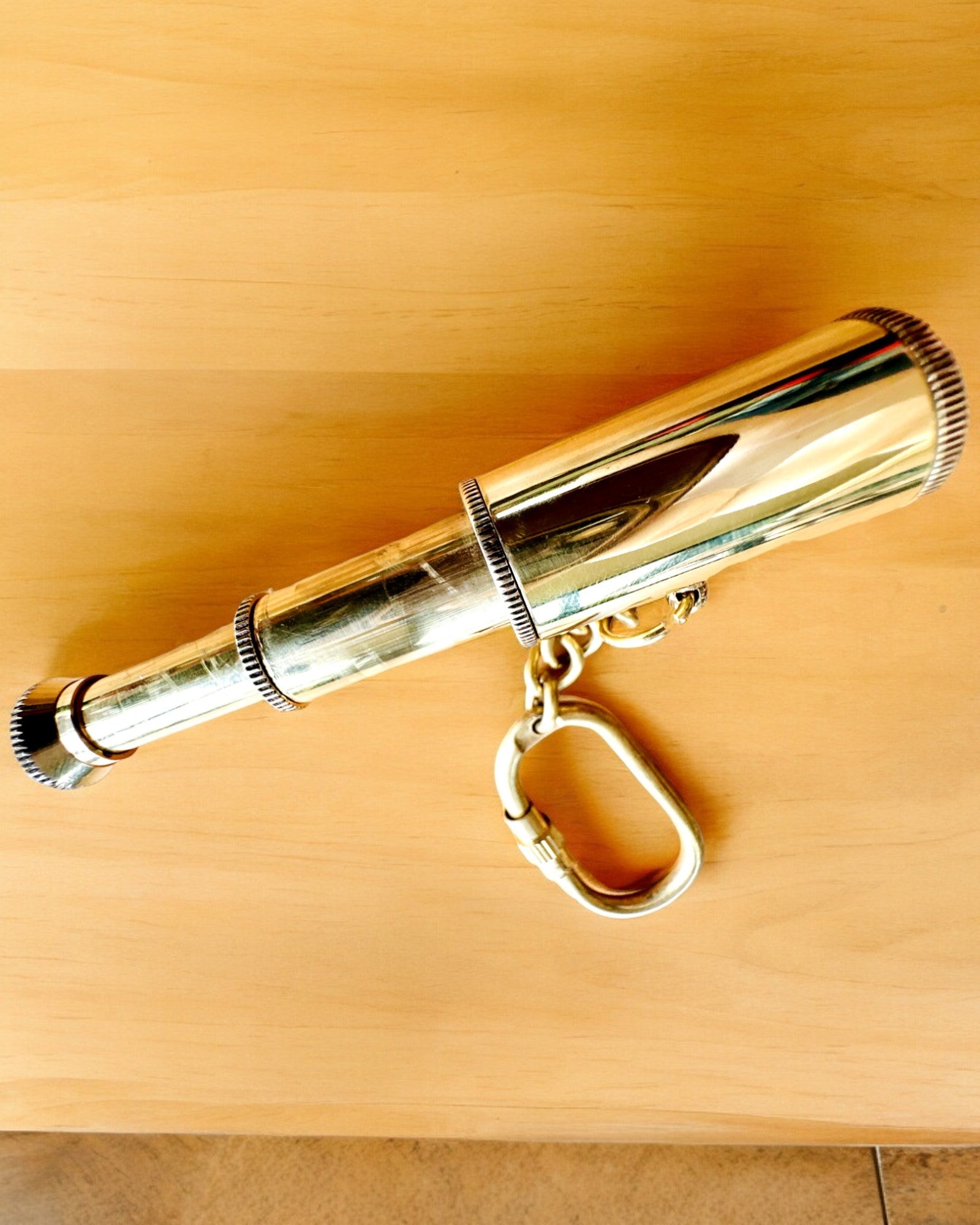 Premium Personalized Golden Pocket Telescope Keychain - Compact Adventure Gadget for Travel, Hiking & Outdoor Exploration