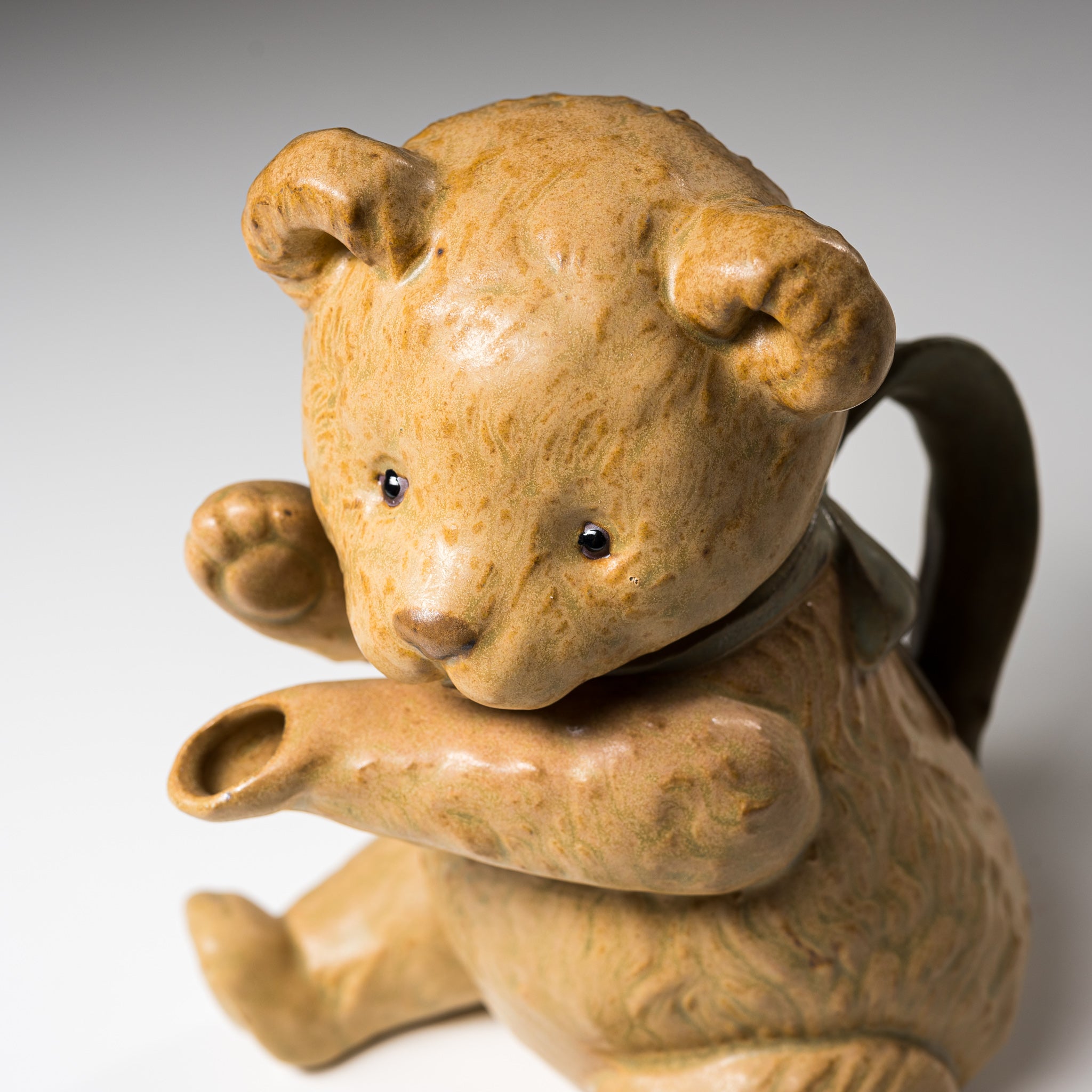 Seto Ware KASHIWA Animal Teapot - Handcrafted Japanese Ceramic Bear Teapot for Tea Lovers | Perfect for Afternoon Tea, Gift Giving & Home Decor