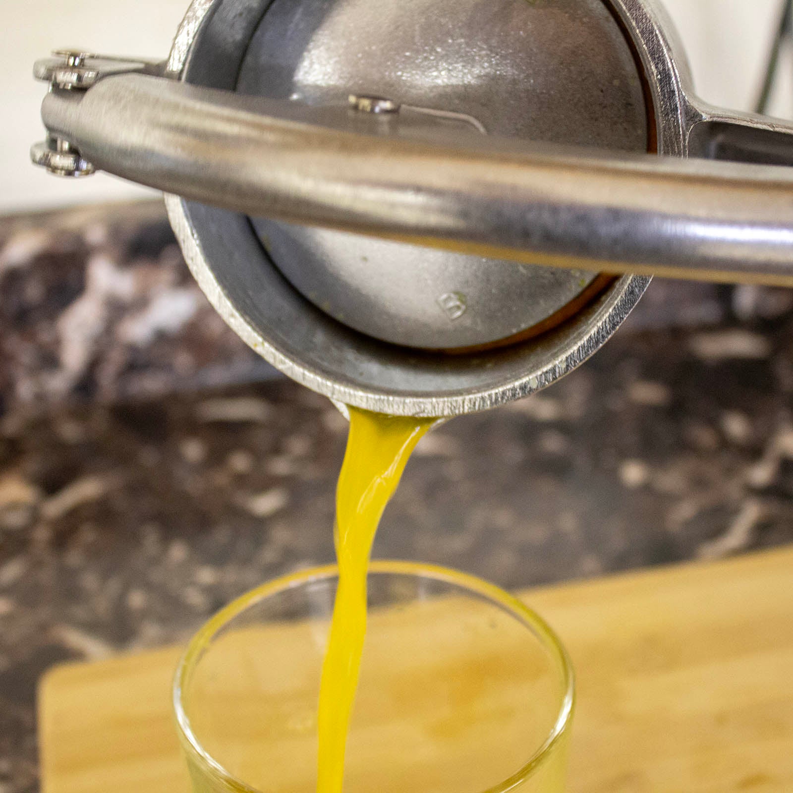 BarConic® Mega Heavy Duty Fruit Squeezer/Juicer - Zinc Alloy Commercial Grade Citrus Press for Lemon, Orange & Lime - Perfect for Restaurants, Bars & Home Kitchen Use