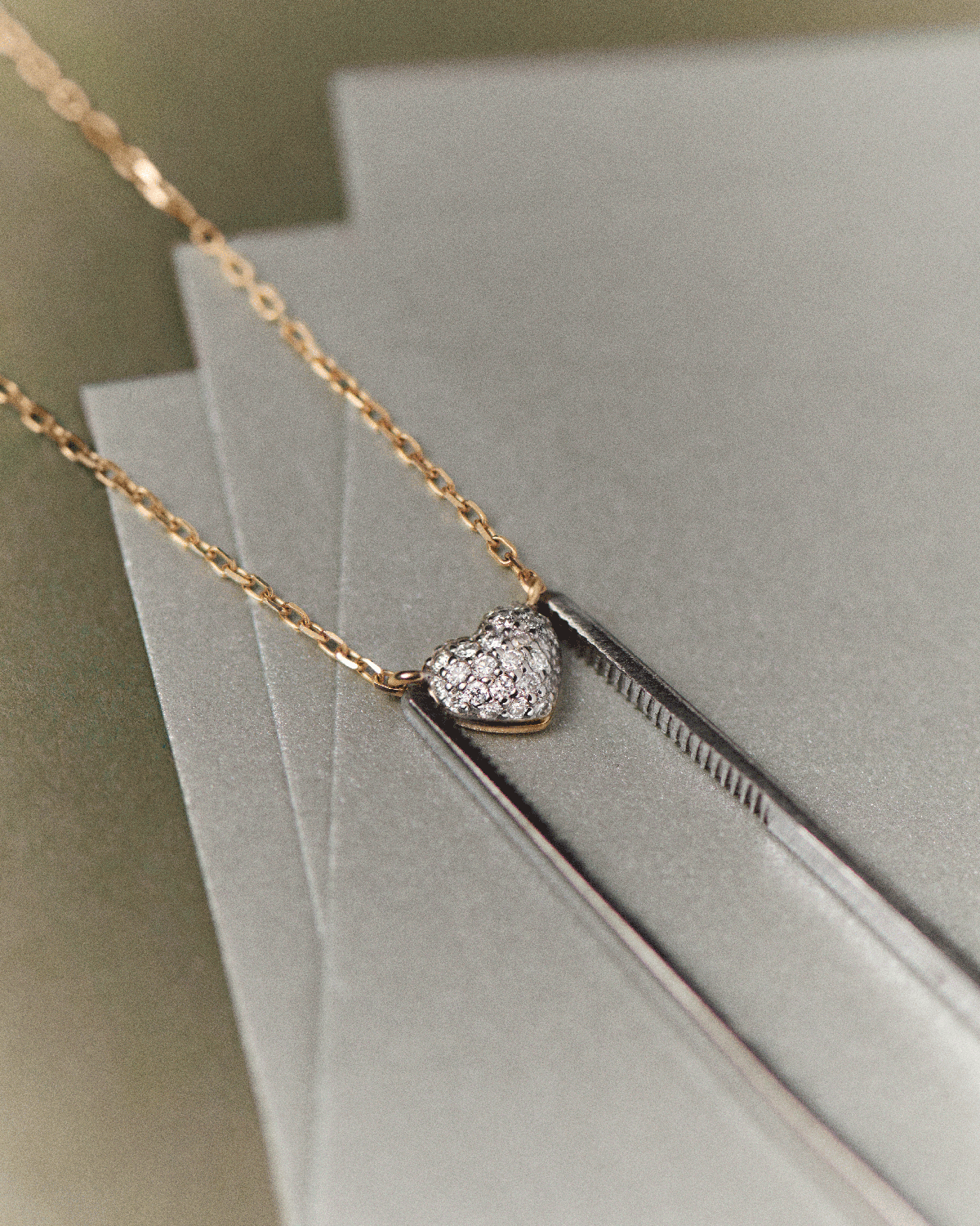 Elegant GRID 3 Diamond & Gold Heart Solitaire Necklace for Women - Perfect for Valentine's Day, Anniversary & Romantic Gifts