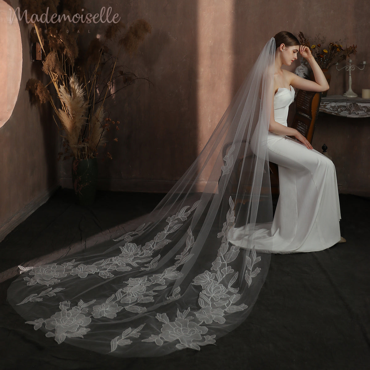 Evelyn Veil - Elegant Lace Wedding Veil with Comb, Bridal Accessory for Church Ceremony & Outdoor Photography