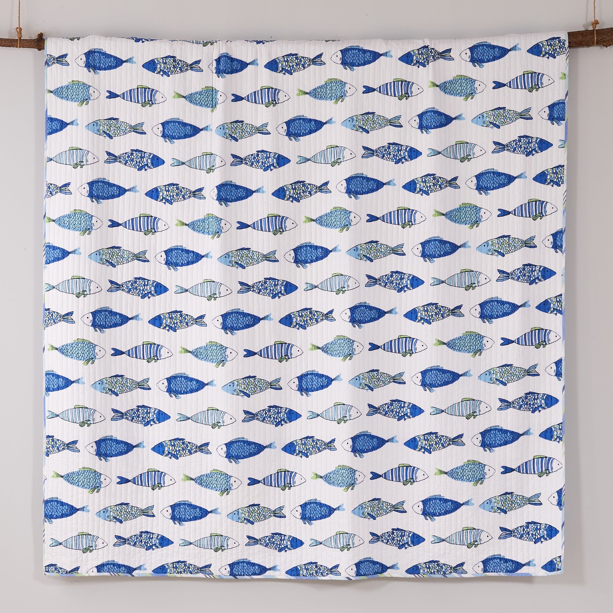 Premium Catalina Fish Quilt Set - Ocean Themed Bedding Collection - King/Queen/Full Size - Soft Coral Reef Design for Coastal & Nautical Bedroom Decor