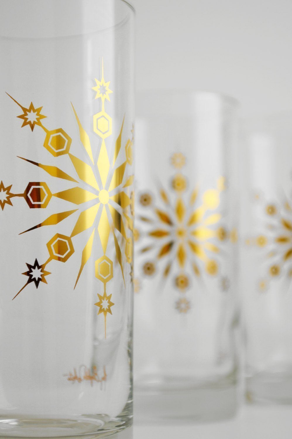 Gold Snowflake Glasses - Set of 4 Elegant Holiday Drinkware, Christmas Party Cups with Gold Snowflake Design, Perfect for Festive Celebrations, Dinner Parties & Winter Gatherings