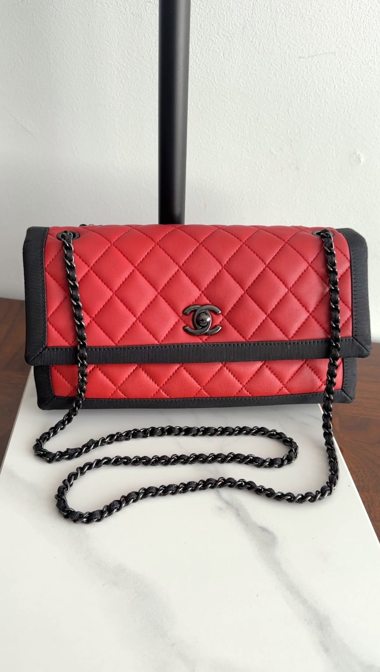 Chanel Red Quilted Leather Crossbody Bag with Chain Strap - Luxury Designer Handbag for Women, Perfect for Parties, Date Nights & Special Occasions